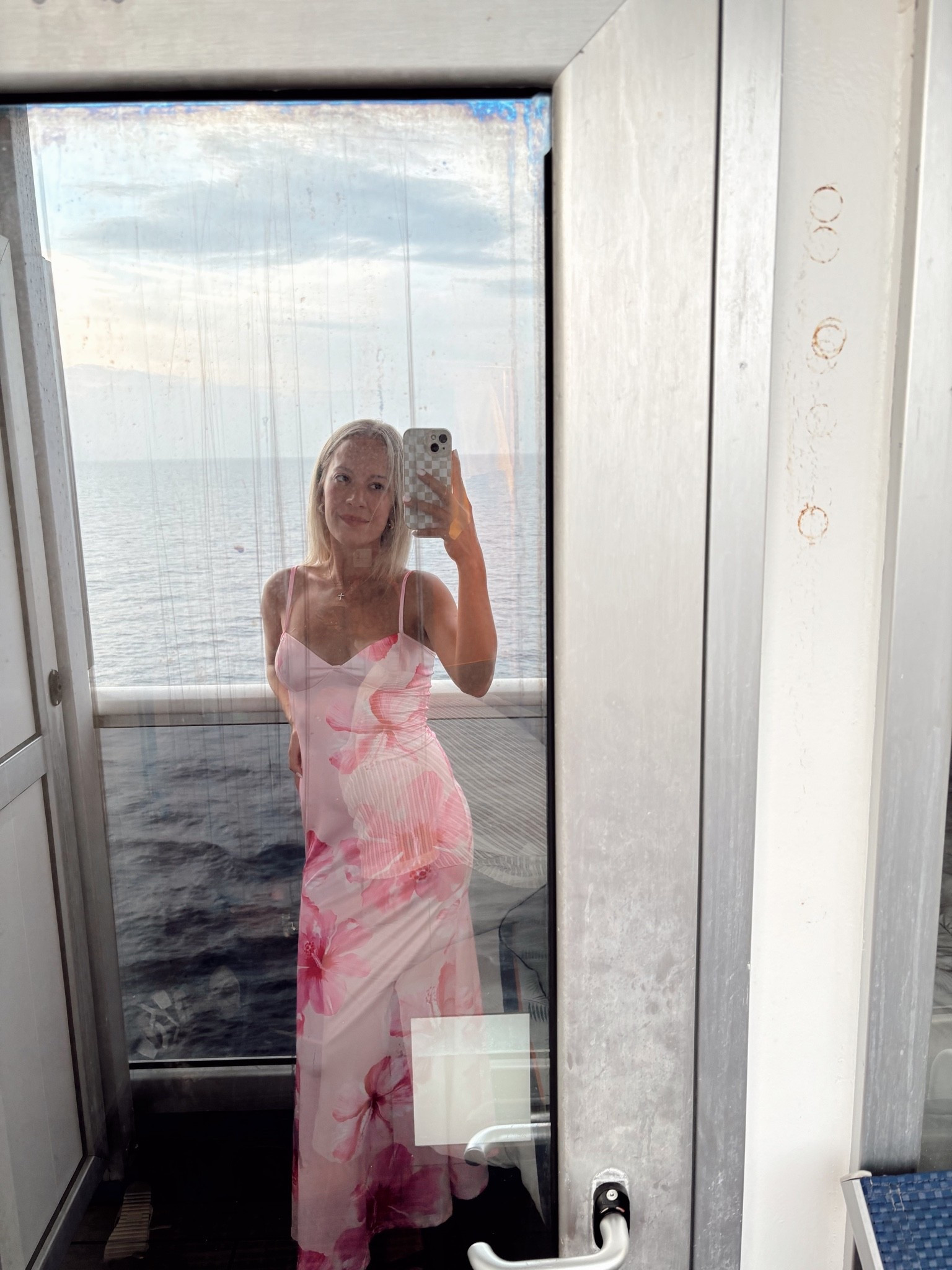 The cutest buttery soft vacation dress! Ordered this in multiple colors, it’s that good!

#LTKootd #LTKTravel #LTKgrwm