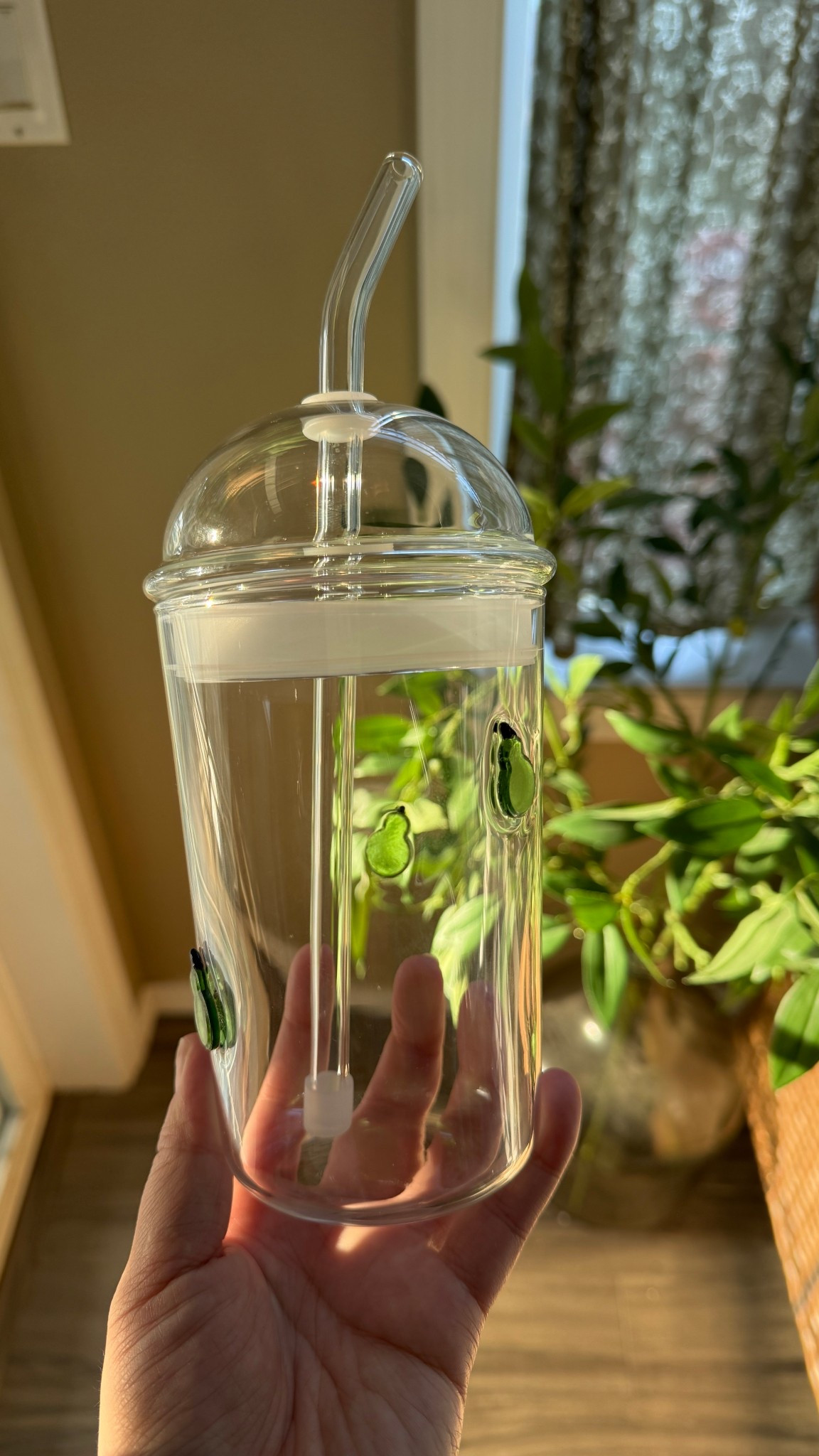 Pear glass cup with lid and straw
