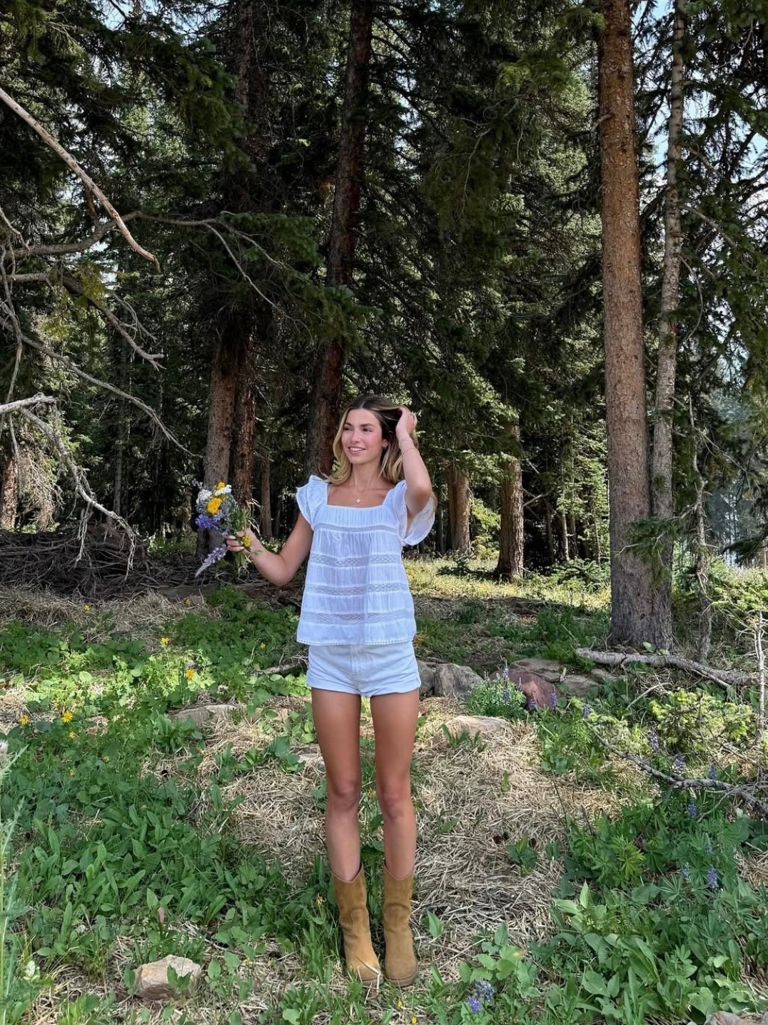 Flower picking in Aspen 💐

#LTKStyleTip #LTKFindsUnder100 #LTKSeasonal