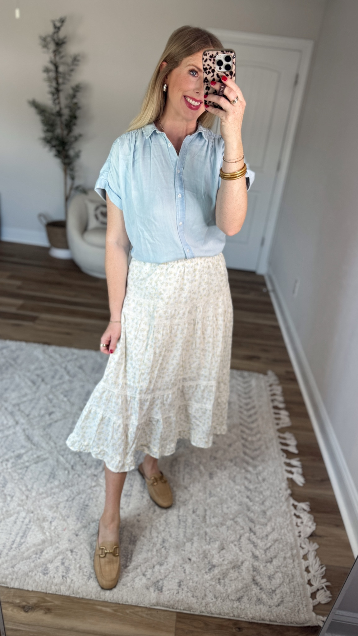 Weekend Walmart Wins try-on
Short sleeve chambray- small [runs a little oversized]
Floral midi skirt- small 

#LTKmomlife #LTKWorkwear #LTKootd