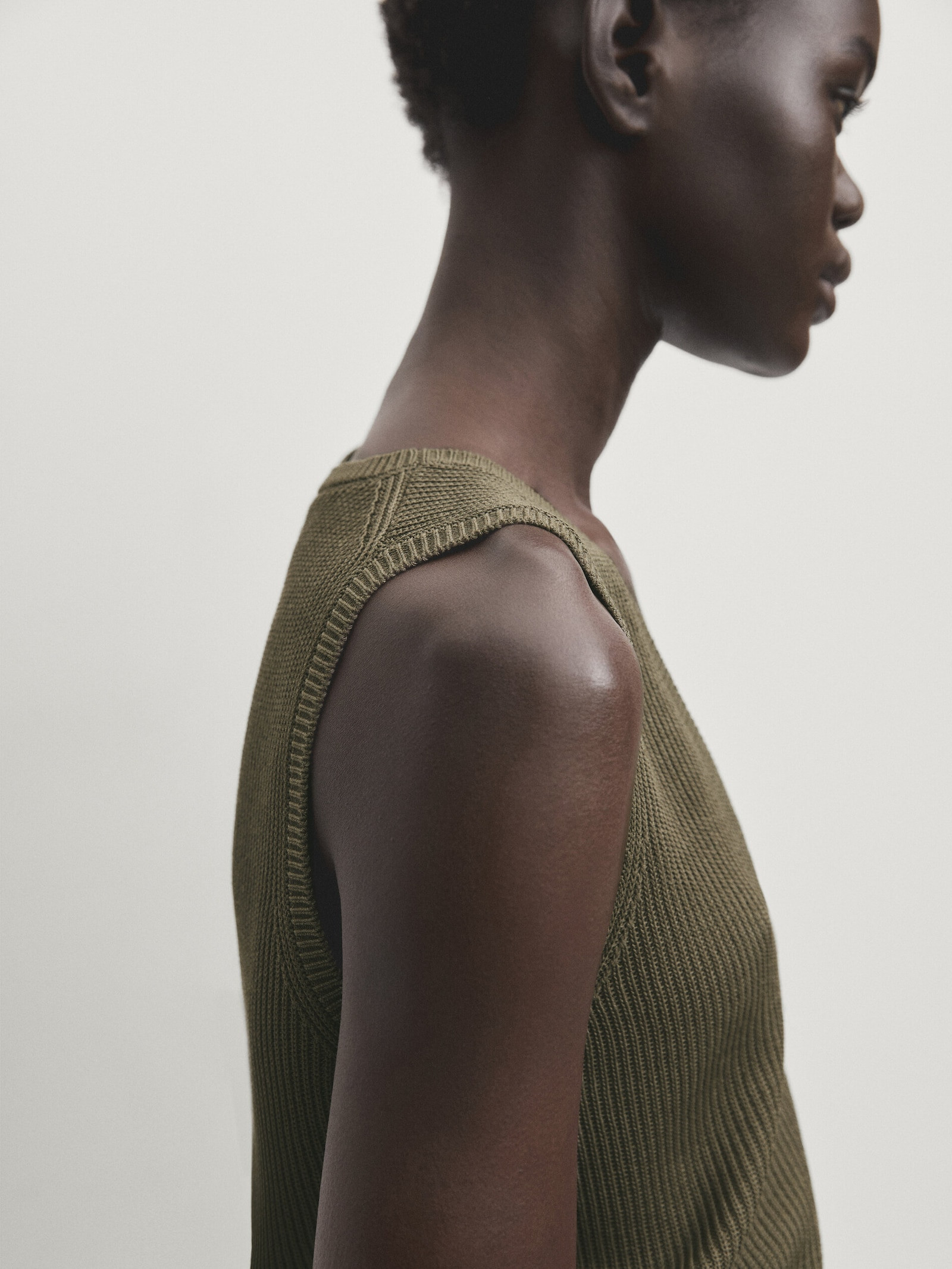 Stricktop mit V-Ausschnitt | Massimo Dutti DE