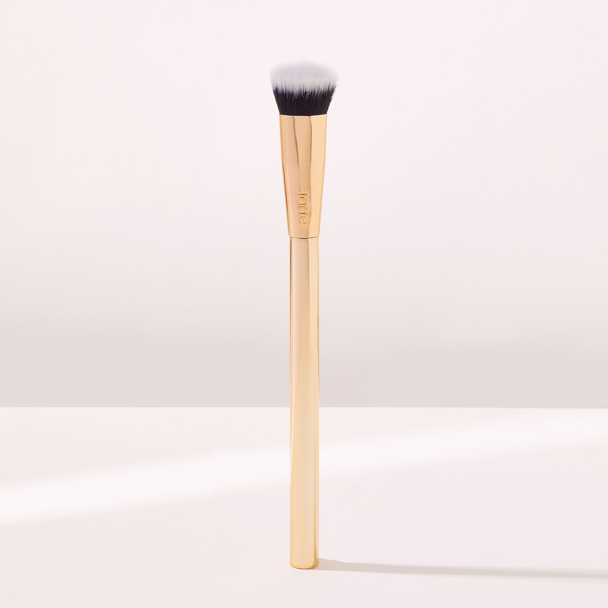 cream concealer brush | tarte cosmetics (Global)