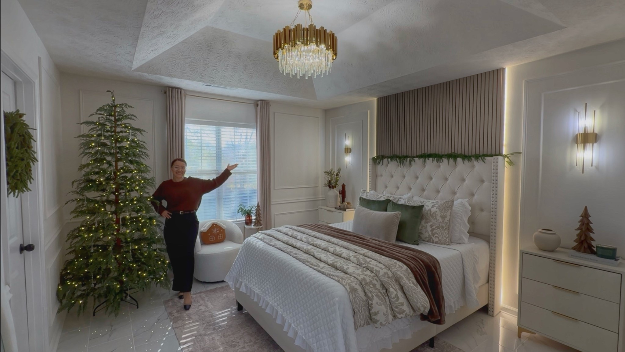 Christmas bedroom decor #christmas #navidad

#LTKSeasonal #LTKHome #LTKHoliday