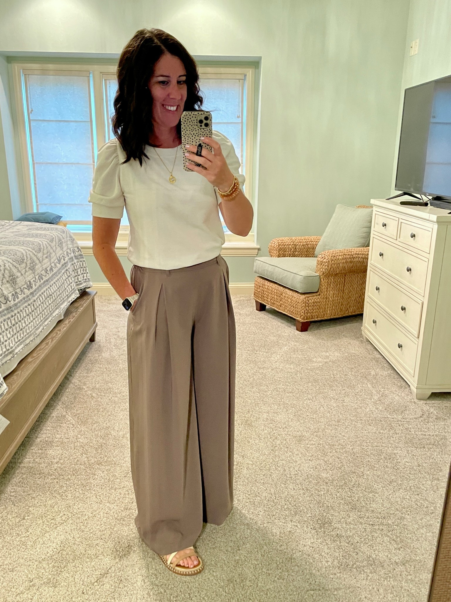 Neutrals for the office

Pants: tts medium
Top: old
Shoes: tts

#LTKWorkwear #LTKOver40 #LTKSummerEdit