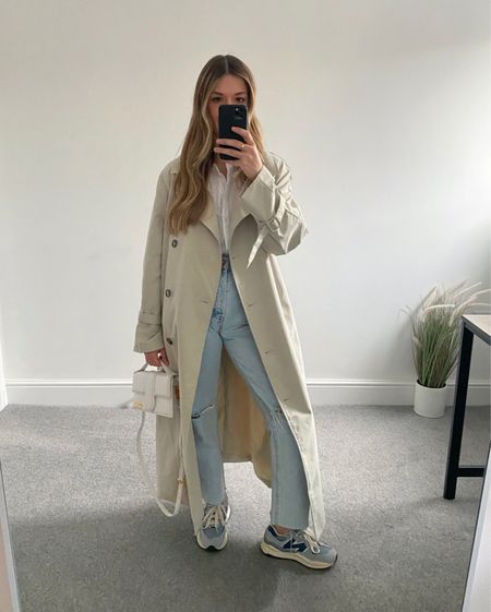 Spring outfits are on my mind 💭

Trench coat, shirt, ripped cropped leg jeans, new balance and jacquemus bag. 

#LTKSeasonal #LTKeurope #LTKstyletip