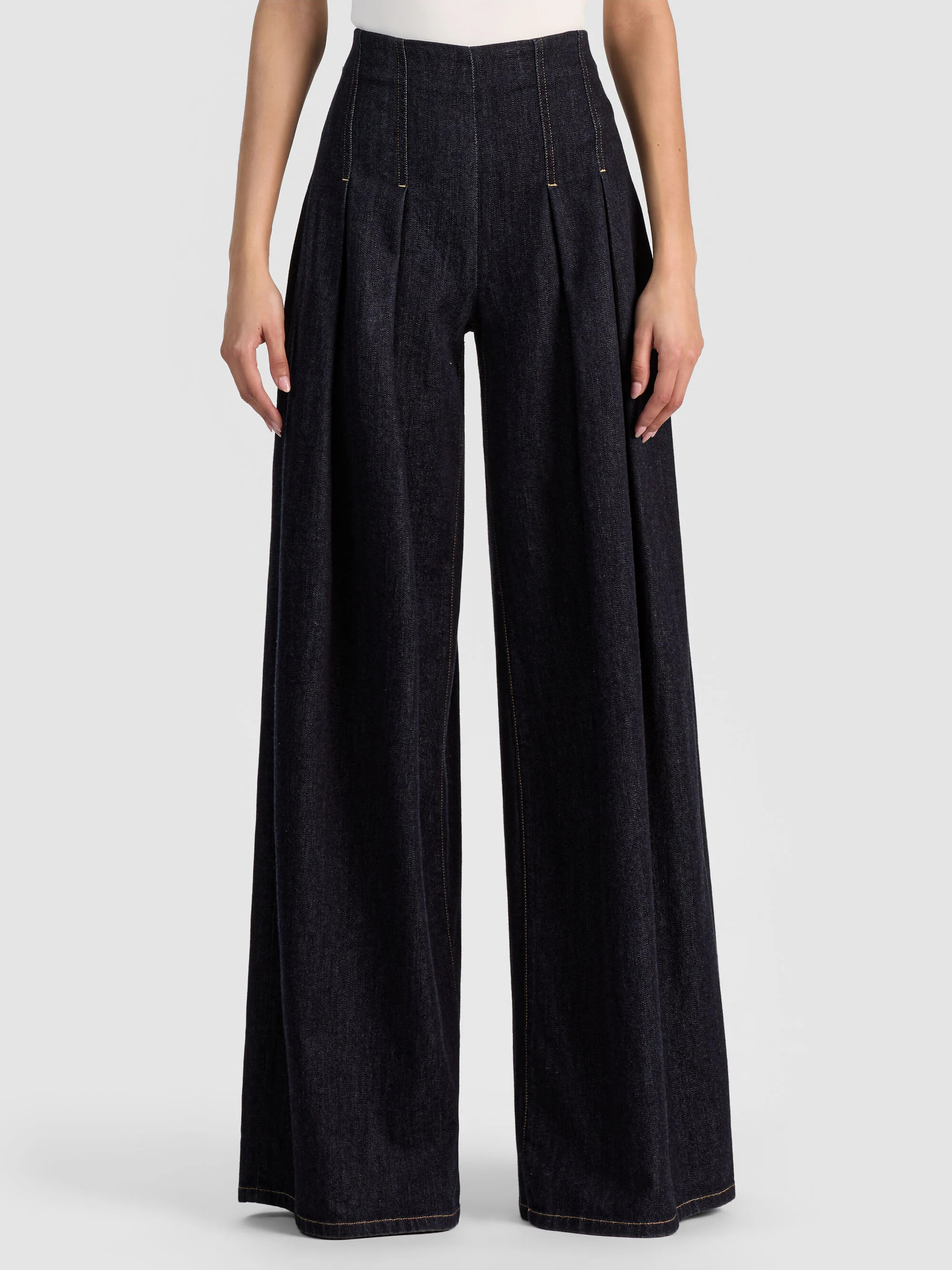 HENRY PLEATED DENIM PANT | Alice + Olivia