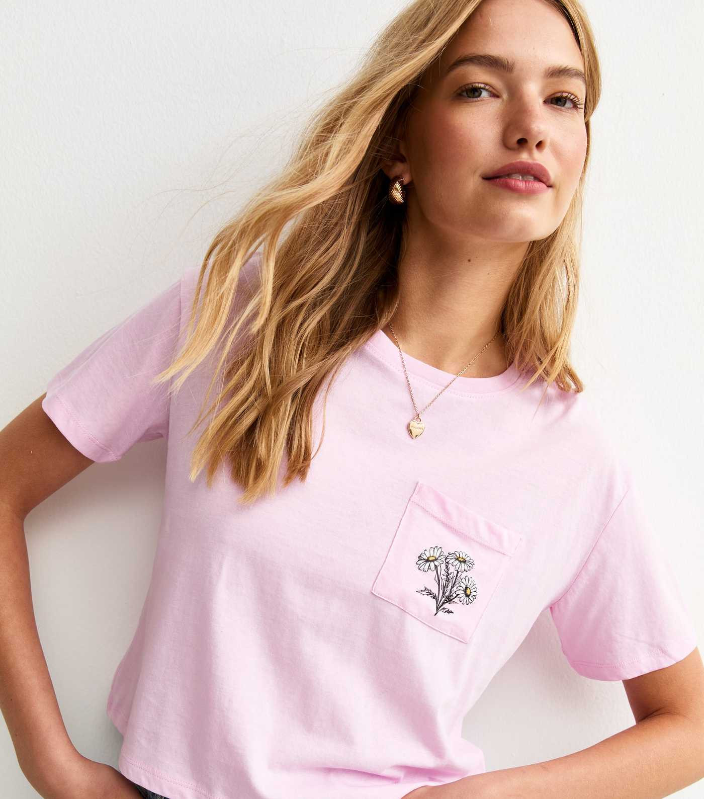 Pink Daisy Print Chest Pocket T-Shirt | New Look | New Look (UK)