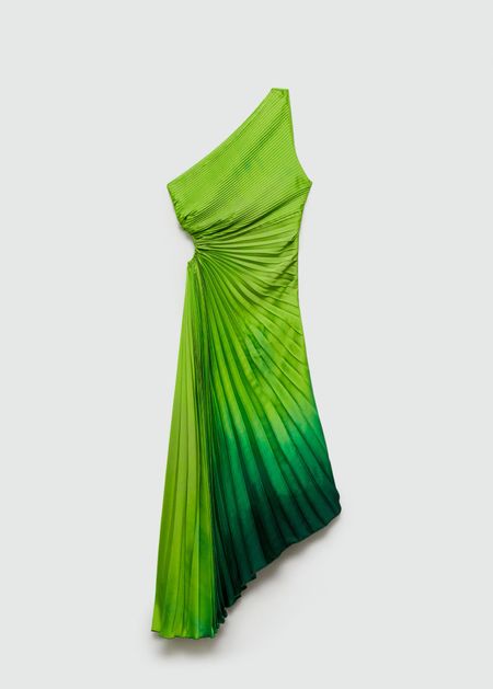 Stunning green pleated asymmetrical dress perfect for all shapes and sizes and occasions 

#LTKmidsize #LTKstyletip #LTKuk