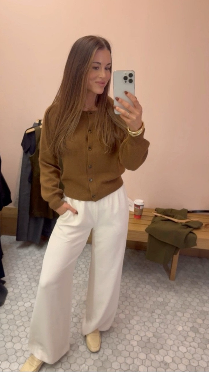 This wool cashmere cardigan from Aritzia comes in so many colors! I’m wearing the chocolate brown — one of my faves. This is so soft and can be worn so many ways. A very versatile piece to have in your wardrobe!


Holiday outfit idea
Aritzia outfit
Lodge pants
Button down cardigann

#LTKootd #LTKHoliday #LTKSeasonal