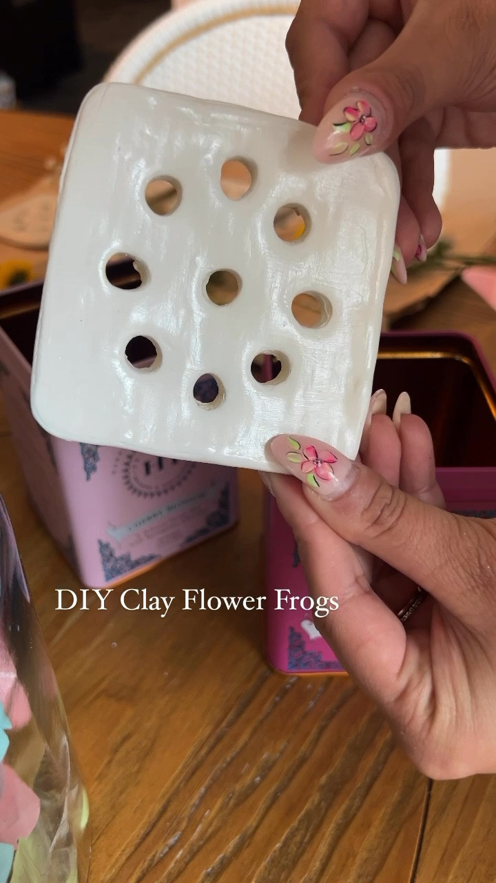 Transforming tea tins into charming floral centerpieces with DIY clay flower frogs! 🌸✨ Here’s what you need! 

#diyideas #diyhomedecor #diycrafts
#crafting #girlsnightideas #diycraftideas #giftidea #diygifts #homeideas #modernhome #colorfulhome #teachergift #giftforgrandma #babyshowerdecor #gardenteaparty #airdryclay #floralcenterpiece

#LTKParties #LTKVideo
