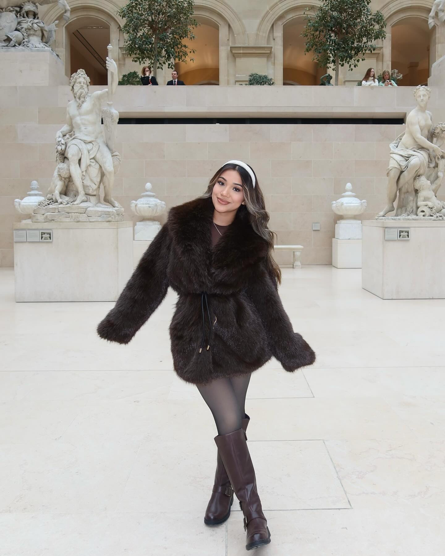 In Louvre ❤️‍🔥

#paris #travel #parisoutfit #eurospring