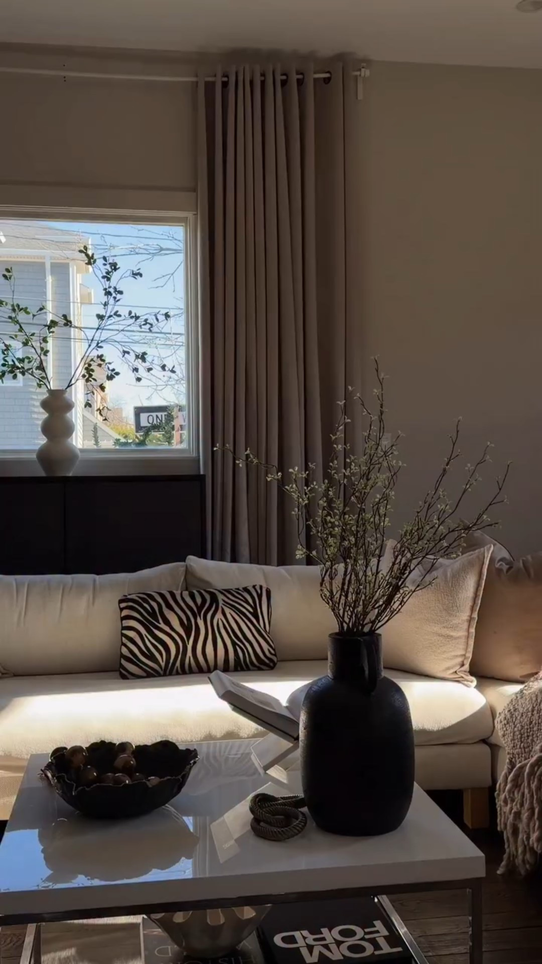 🎈I swapped in these affordable vases and gave it cozy vibe without breaking the bank. 

If you’re craving a refresh, start with simple decor swaps like vases, trays, and greenery.🌿
Stop overpaying for home decor, these vases look like boutique finds…but they are actually budget-friendly gems that made my space look instantly elevated. 

Target finds. Amazon finds

✨Save for later

🤍 Follow for more easy home upgrades
•
•
•
•
•
•
•
•
•
•
•
•
•
•
#neutralhome 


#LTKSaleAlert #LTKHome