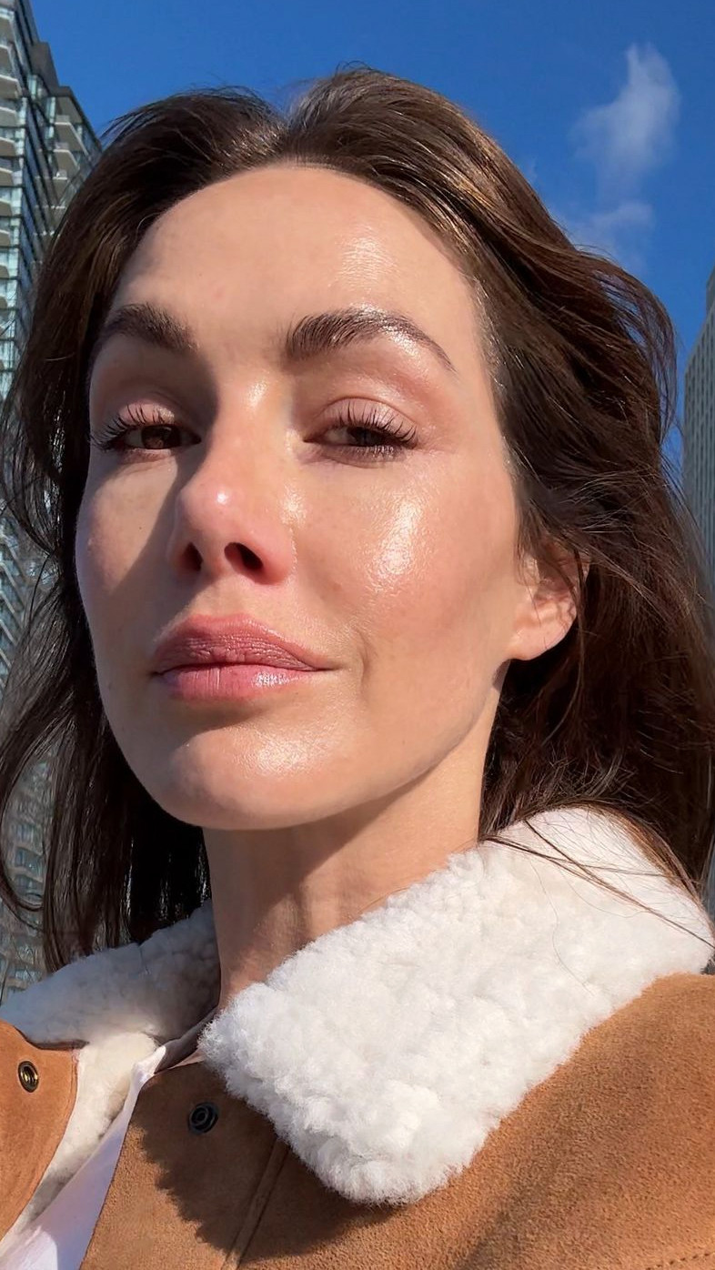 I’ve always believed real glow comes from how you care for your skin every day. The Anua Dark Spot Serum and PDRN Cream are my faves for healthy, glass-like skin that looks like you just came back from a facial.  They’re part of Anua’s Glow in a Week Bundle, available now with their Black Friday deal – perfect time to give your skin the glow and love it deserves ;) Anua Global 

 #LTKmorningroutine #LTKselfcare #LTKBeauty