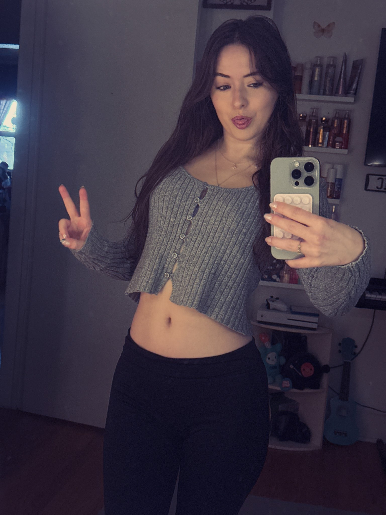 tuesday fit @americaneagle

#LTKHoliday #LTKdayinmylife #LTKgrwm