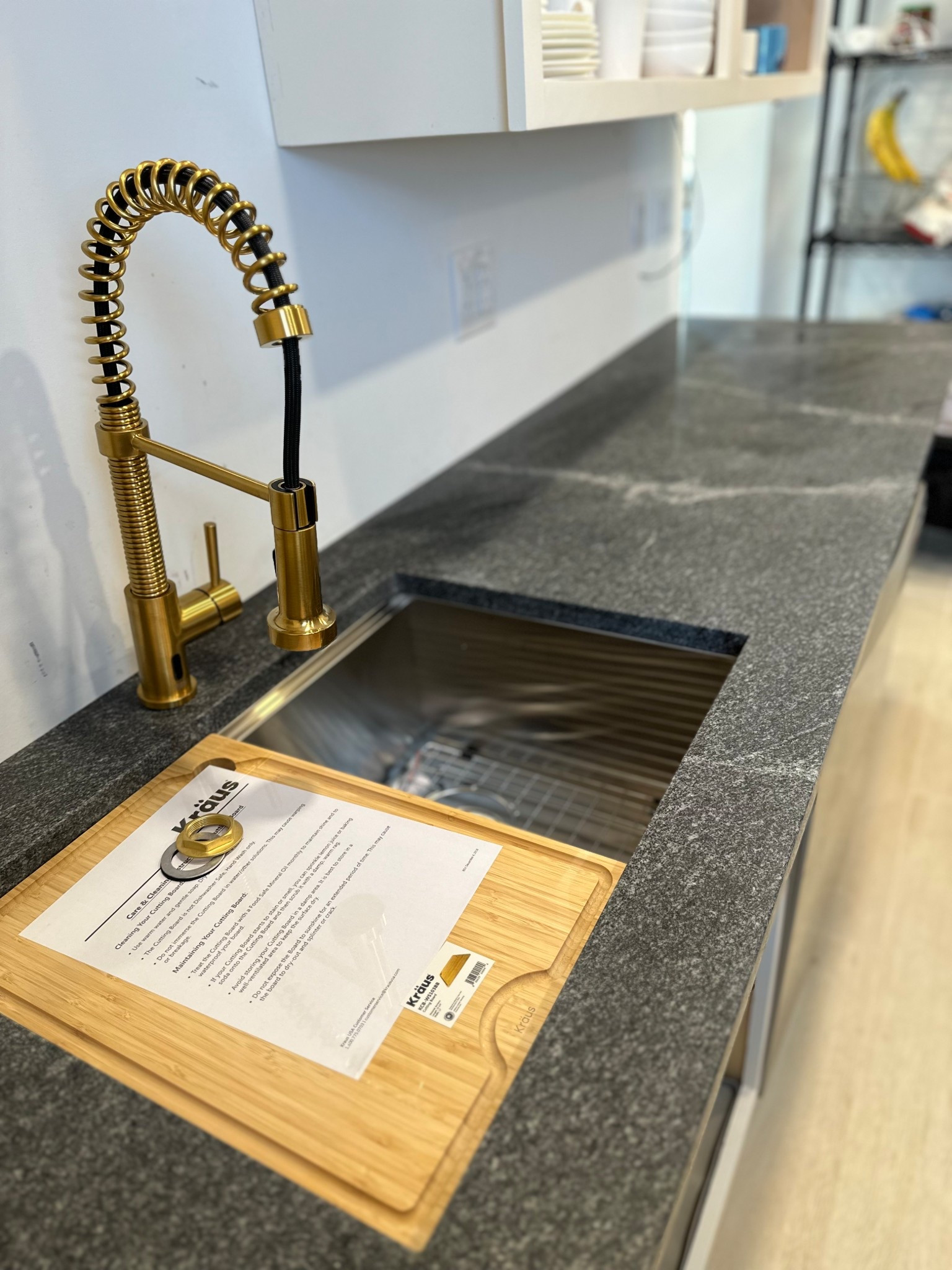 honestly no better feeling 🤩🚰✨
#kitchen #kitchensink #faucet #sink #kitchenfaucet #kitchengoals #dreamhome #countertop #cabinets #interiordesign #home

#LTKHome