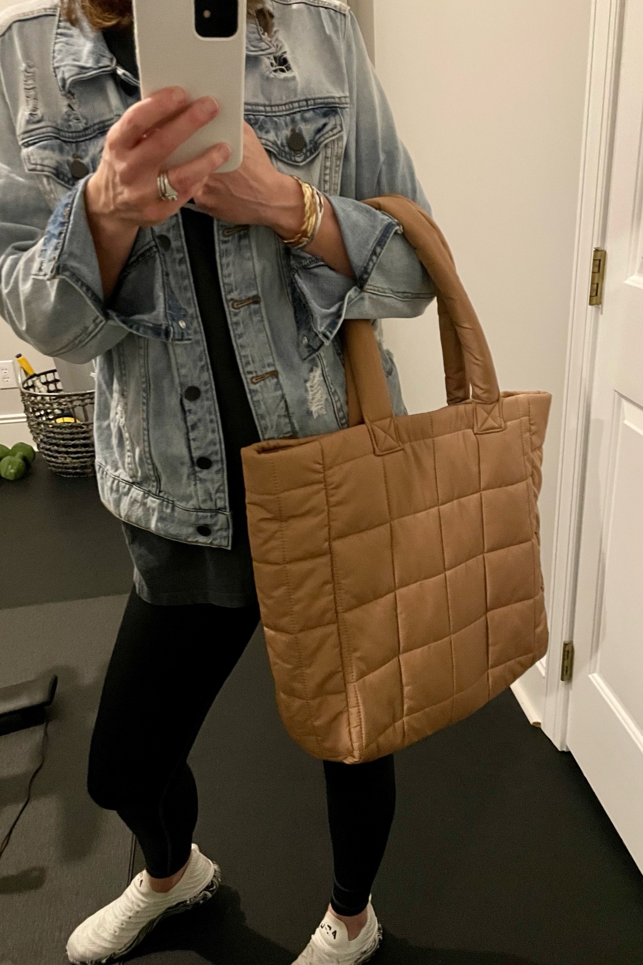 Love this tote! Perfect size for an everyday work bag and goes with everything!
#tote 