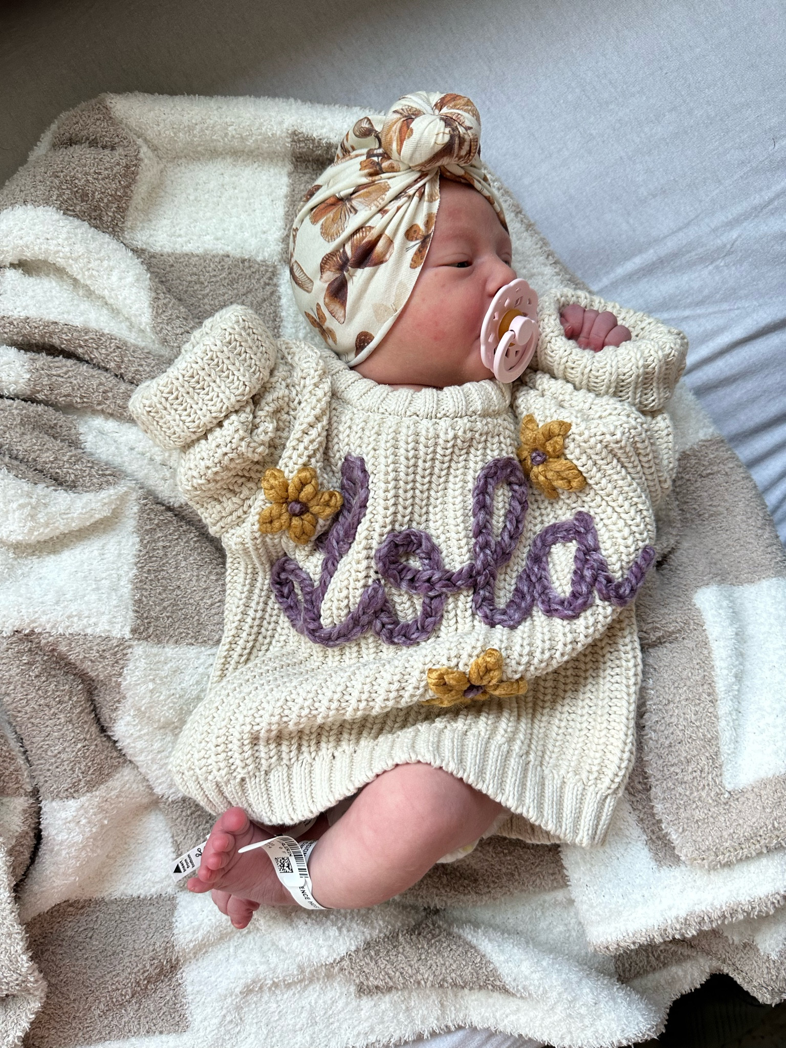 Baby name knit sweater reveal 🩷

#LTKfamily #LTKkids #LTKbaby