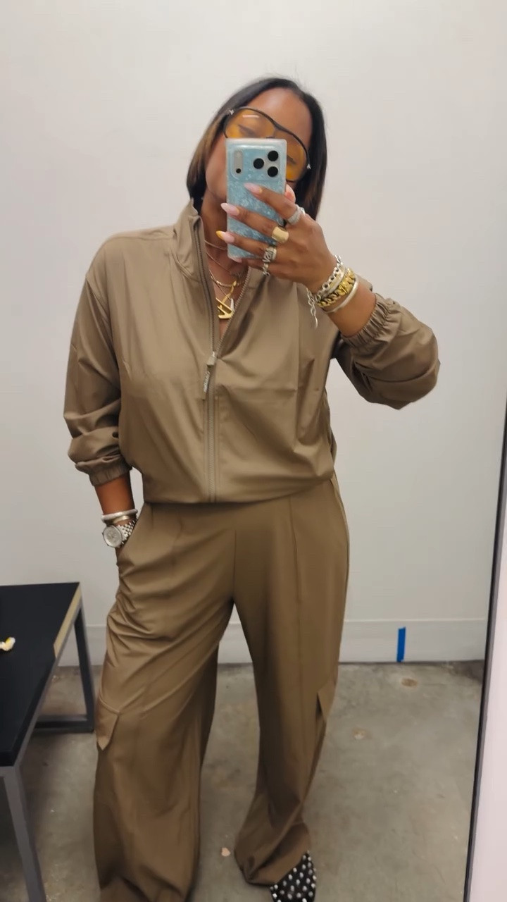 I mean… these pieces from @calvinklein are too good! I snagged up the first set up so quickly! I’ve been sleeping on their pieces - not no more!!🤣

I sized down in the pants (Med) on the first set and my normal size in the top (Large)!

Normal sizes in the 2nd set! 
•
•
Spring fashion set, style over forty, easy style, what I’m wearing now, track suit set, joggers