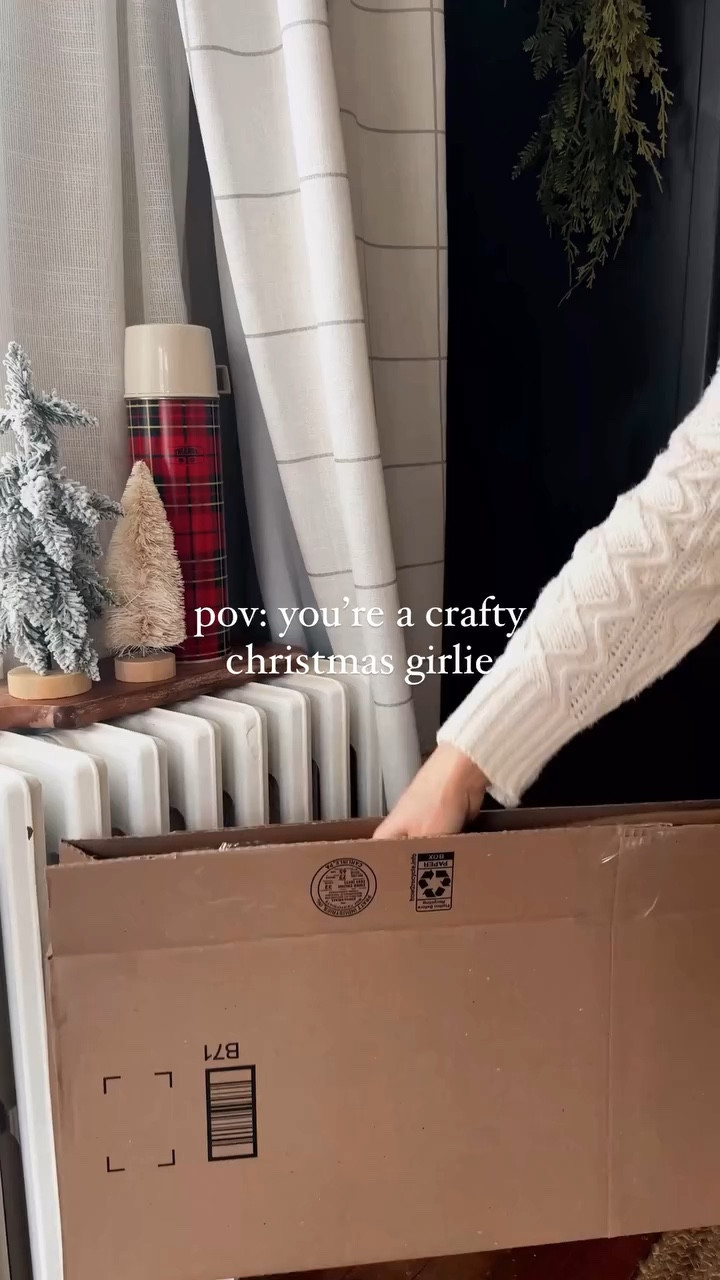 Packing material hates to see me coming 🎀

#christmasdiy #diychristmas #diychristmasgifts #craftychristmas #crafts #bowseason #cottagecorechristmas #cottagecoreaesthetic