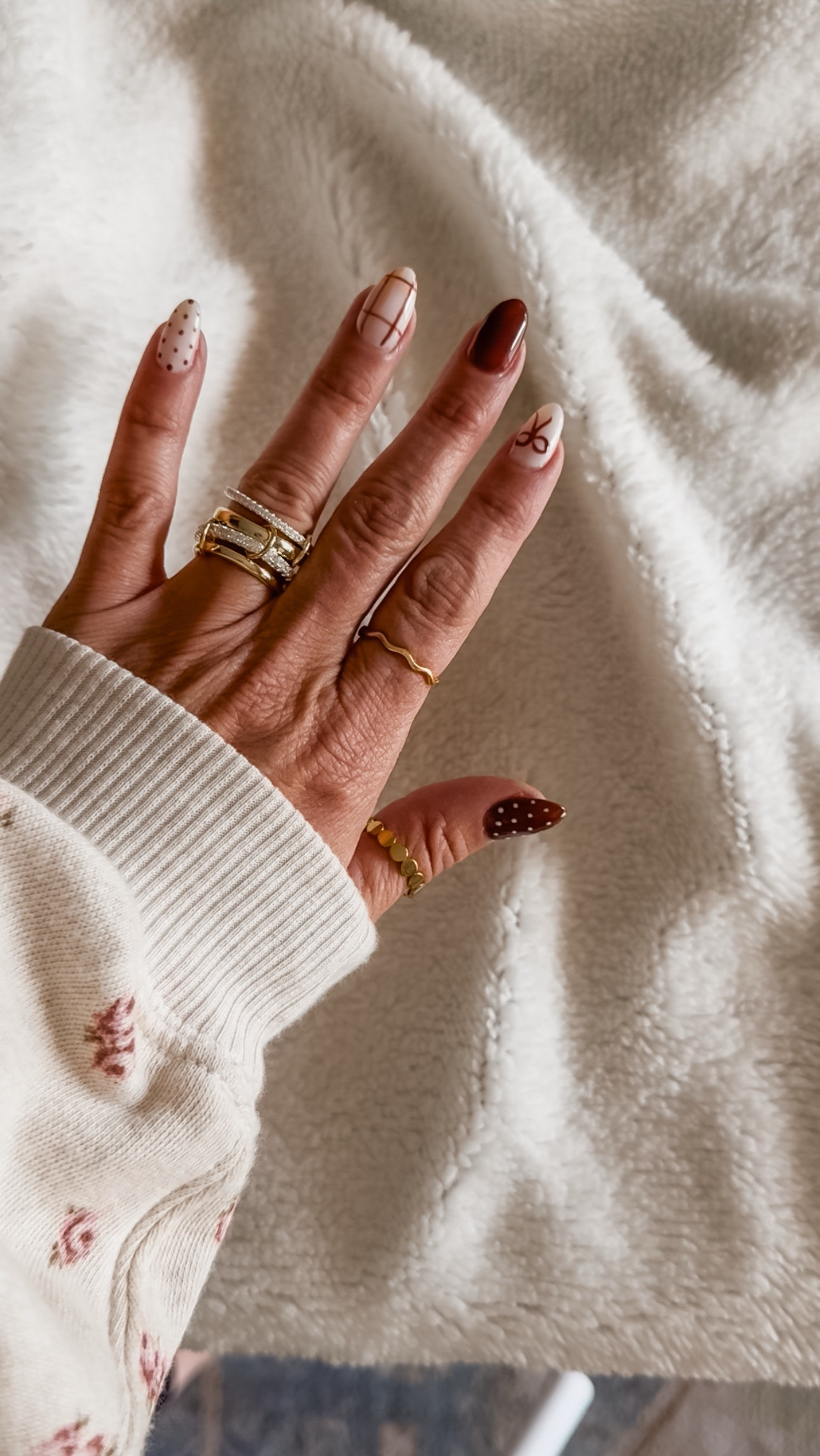 Love a stacked ring and this one can be worn 2 ways! It’s affordable (Pavoi look for a little less ;) both linker!) simple, timeless,and sparkly in all the right ways. Which way do you like it styled? Stacked or spread out?


#jewelryfinds #amazonfashion #ringstyle #giftideas #ringstack #stackedrings

#LTKHoliday #LTKSeasonal #LTKGiftGuide