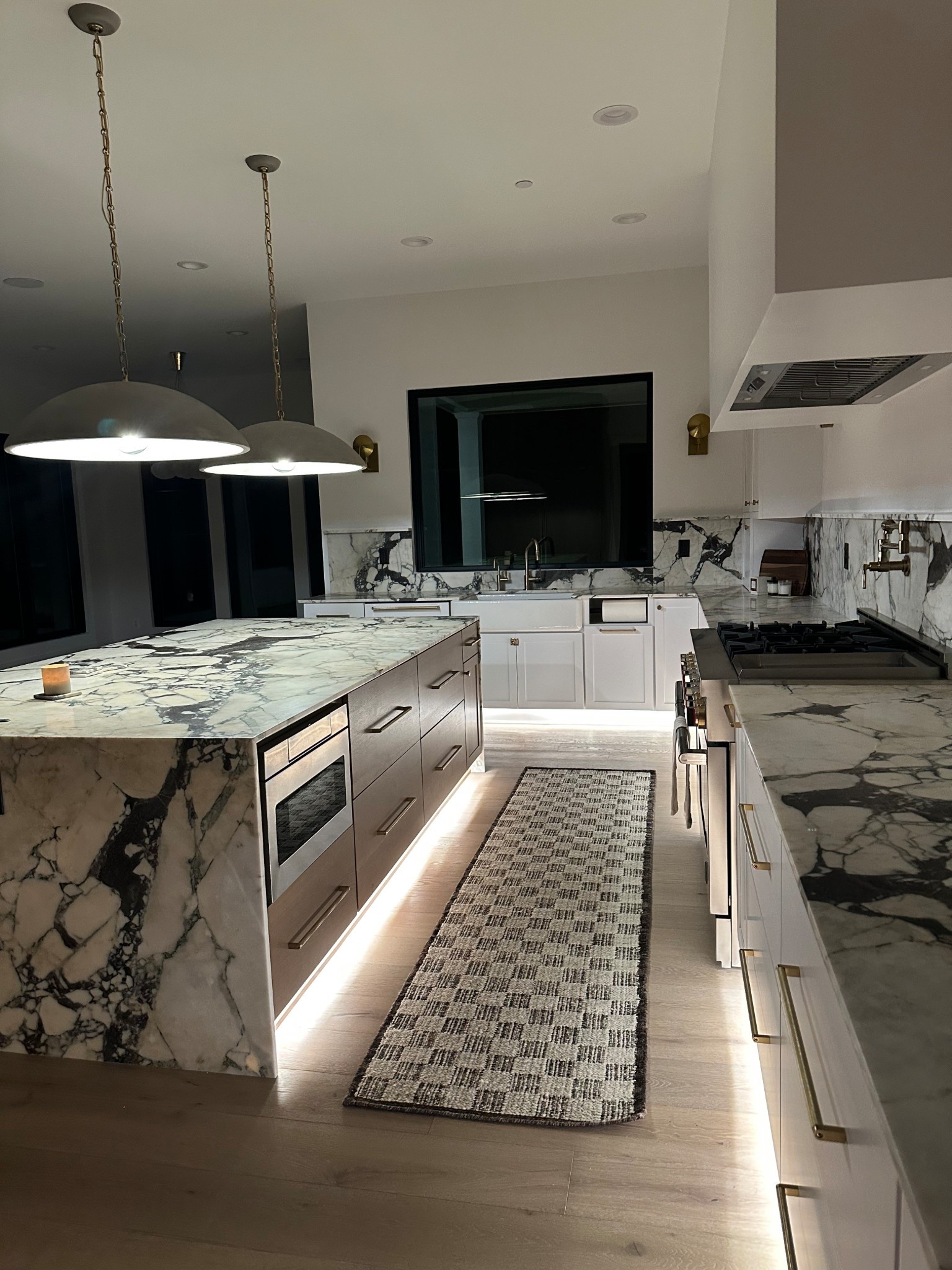 Kitchen design
Light fixtures
Home design 

kitchen runner Brigette Romanek x Loloi Knox Ivory / Mocha Rug

#LTKHome