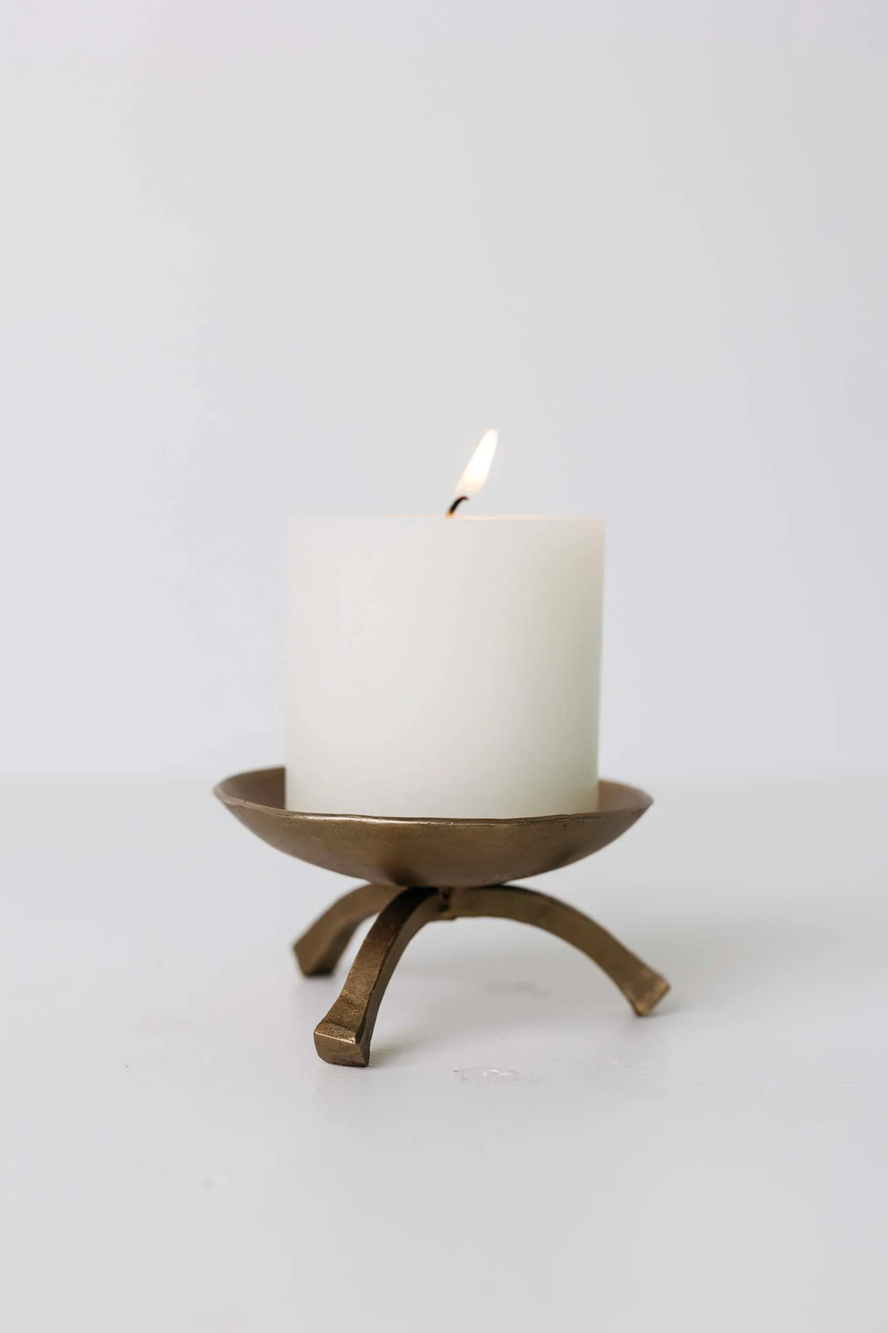 Ilaria Footed Pillar Holder - Brass | THELIFESTYLEDCO