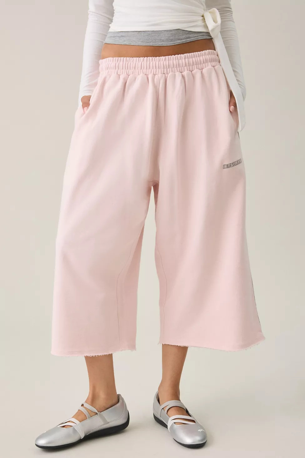 iets frans… Harri Piped Wide Leg Cropped Jogger Pants | Urban Outfitters (US and RoW)