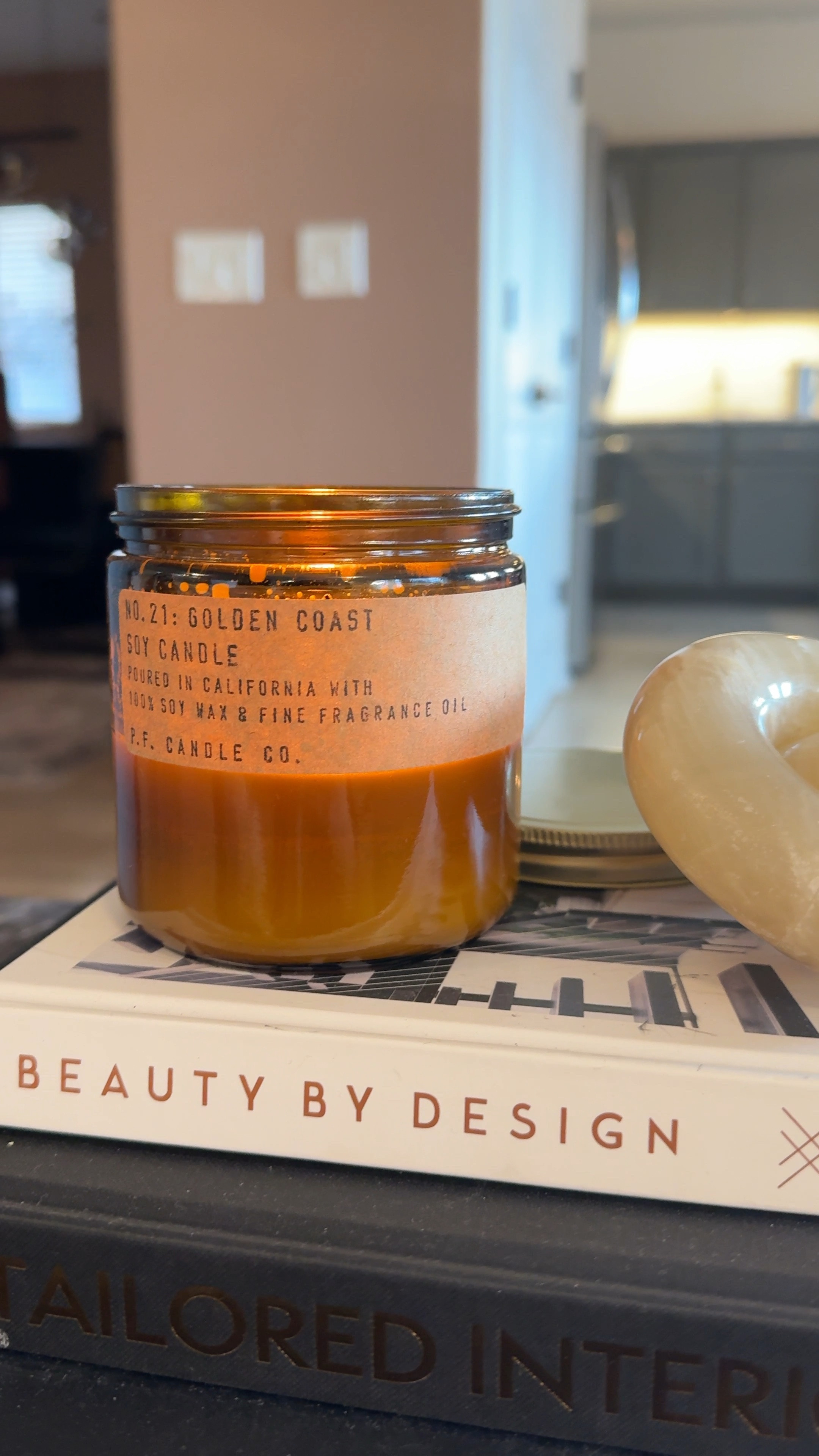 Another candle that burns clean and smells like a dream. Subtle & fresh without any strong undertones. Literally a dream scent. 🤍

#LTKHome #LTKVideo #LTKStyleTip