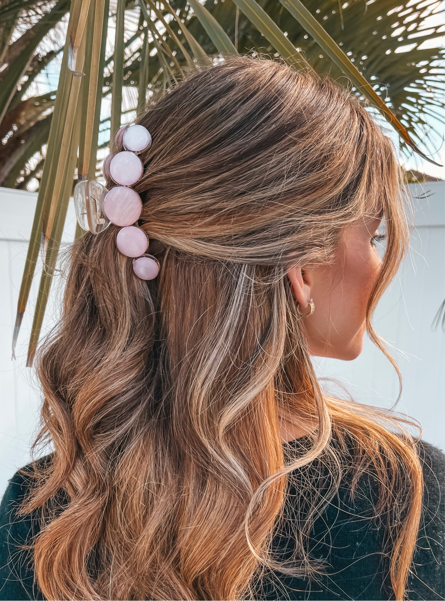 Pink hair clip 🌸 Comes in pink, white and mint.

www.livingbarelyblonde.com

#hair #hairclip #hairaccessory #hairclaw #clip #pinkhairclip #barelyblonde #headbandsofhope

#LTKbeauty #LTKunder50