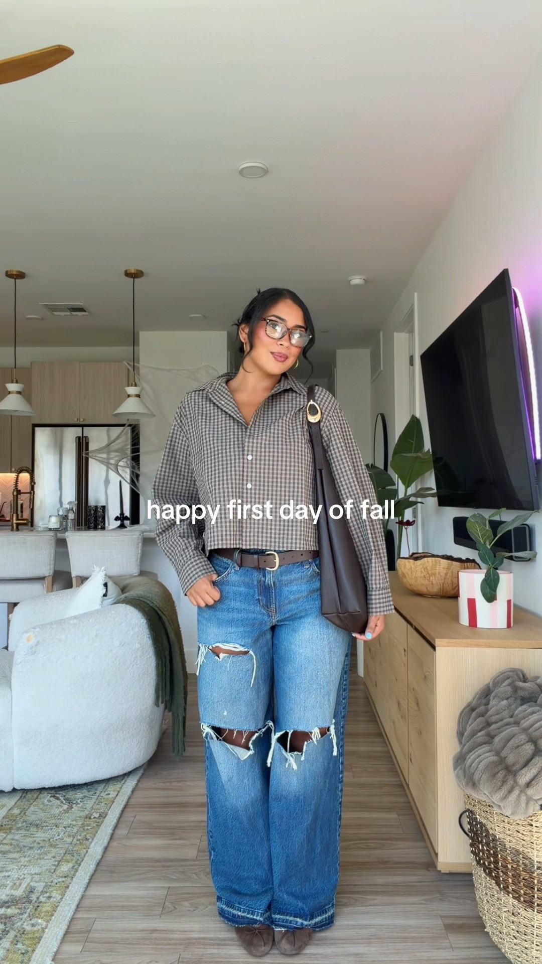 fall outfit of the day:
shirt is @Madewell (wearing a L, it’s cropped so could’ve even done an XL)
jeans @abercrombie curve love, wearing a US 30 (runs true to size)

#LTKootd #LTKSeasonal #LTKMidsize