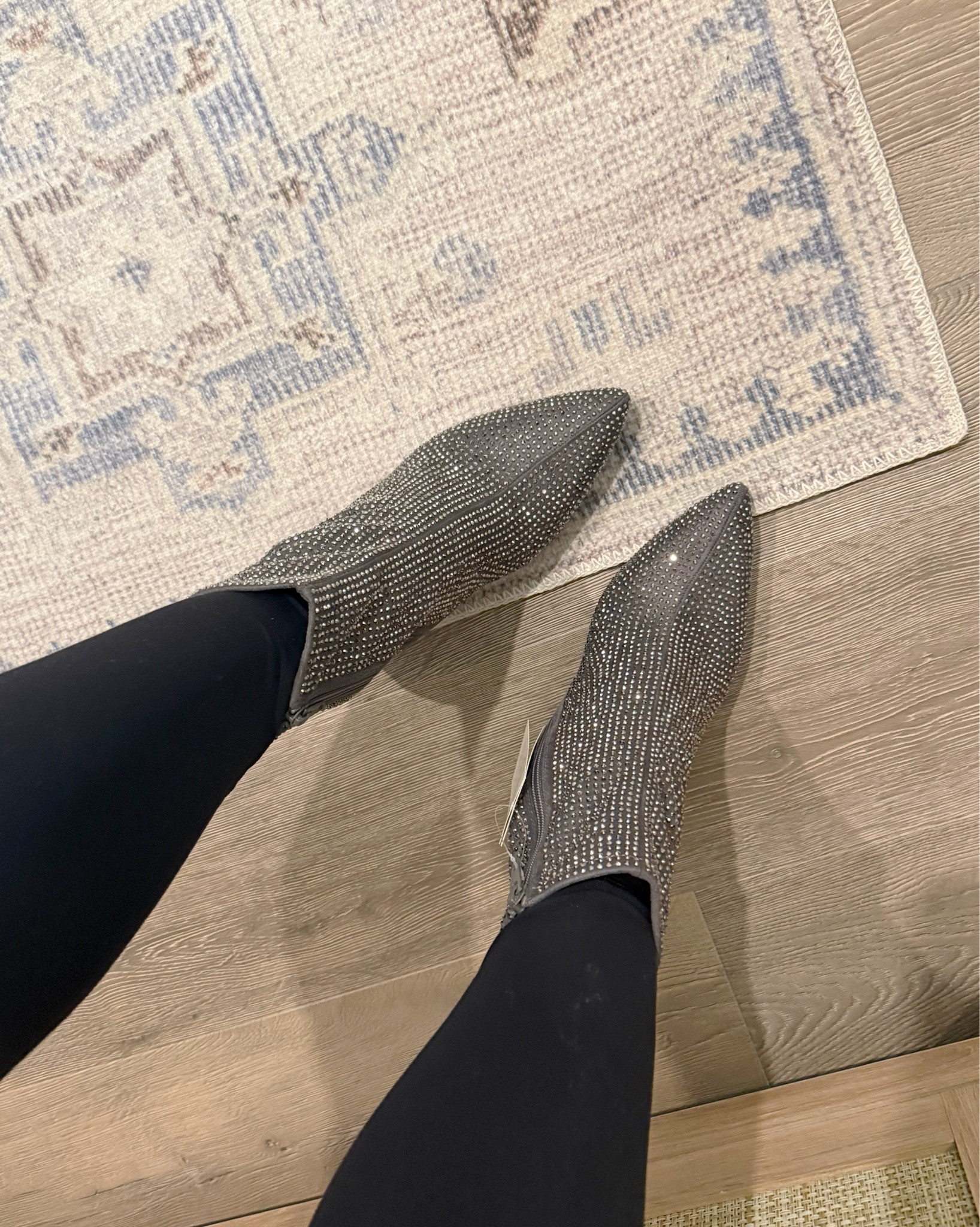 These sparkly rhinestone boots are gorgeous!! Perfect for this time of year! 


Boots, booties, Christmas style, holiday outfit, holiday shoes, holiday heels, Christmas outfit 



#target 

#LTKSeasonal #LTKHoliday