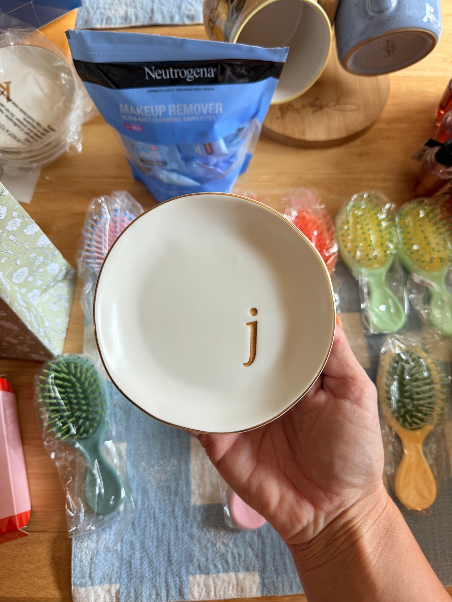 the perfect little jewelry/trinket tray for yourself or to gift to someone for their birthday/christmas/ special occasion 💛

#LTKU #LTKFindsUnder50 #LTKSaleAlert