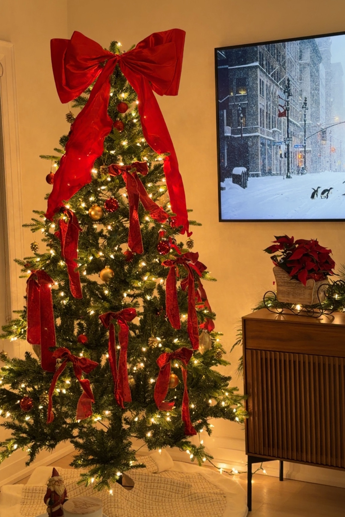 BIG satin Christmas bow 

#LTKSaleAlert #LTKSeasonal #LTKHoliday