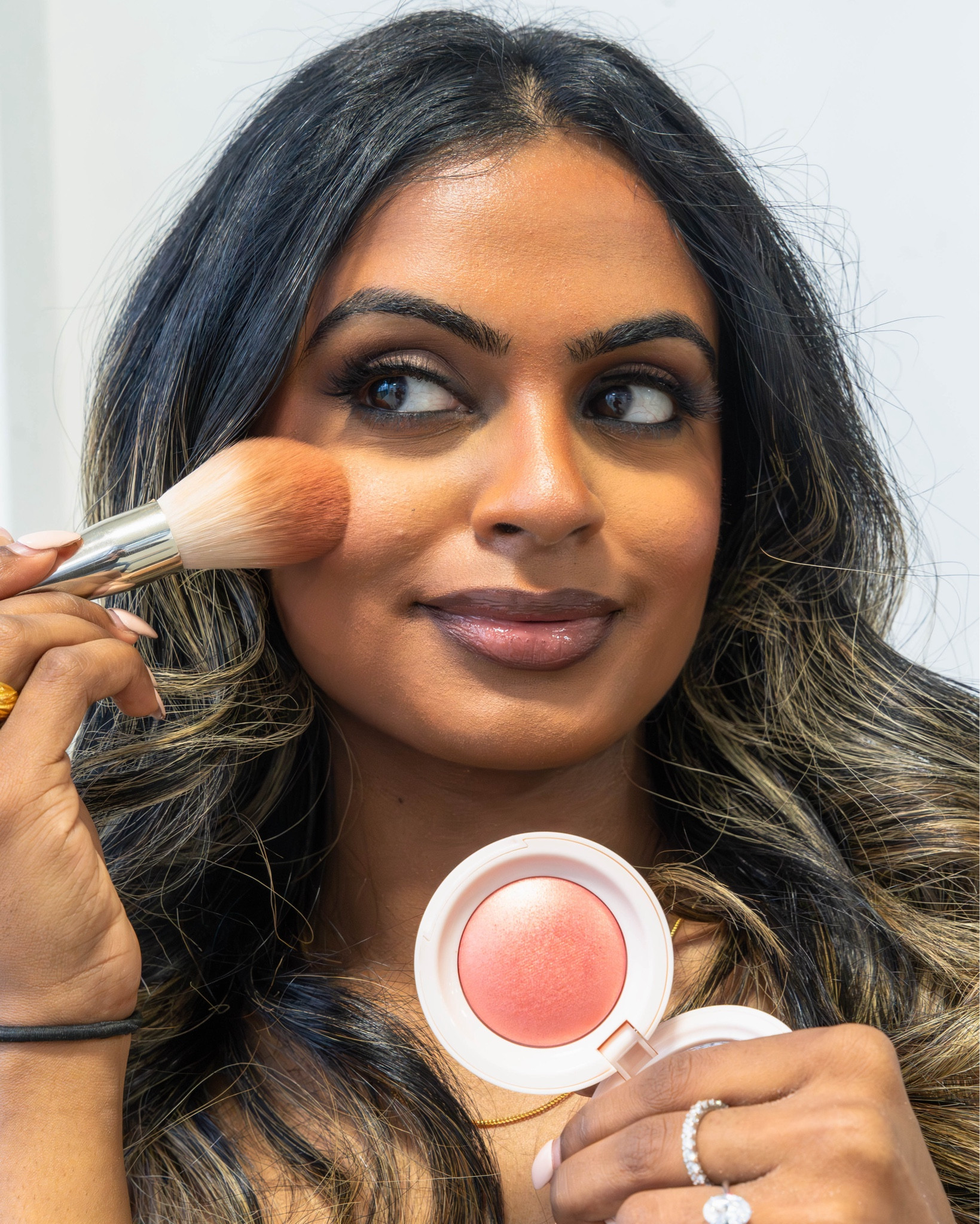 Ever since I got my hands on this damn product, I cannot do a makeup look without it🥹😭

Wearing @rarebeauty Soft Pinch Luminous Powder Blush in Hope🤍

#psimpressionss #rareroutine #rarebeauty #softpinchluminouspowderblush #softpinchliquidblush #softpinchluminousblush #sephorahaul #sephoramusthaves #torontomua #torontomakeupartist #contentcreator 