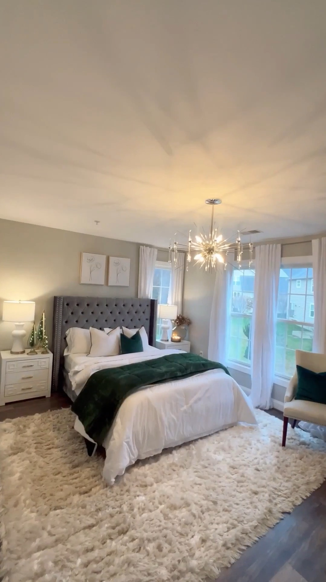 Simple but inviting guest room styling for the holidays! 🌲🫶🏾

#LTKHoliday #LTKHome