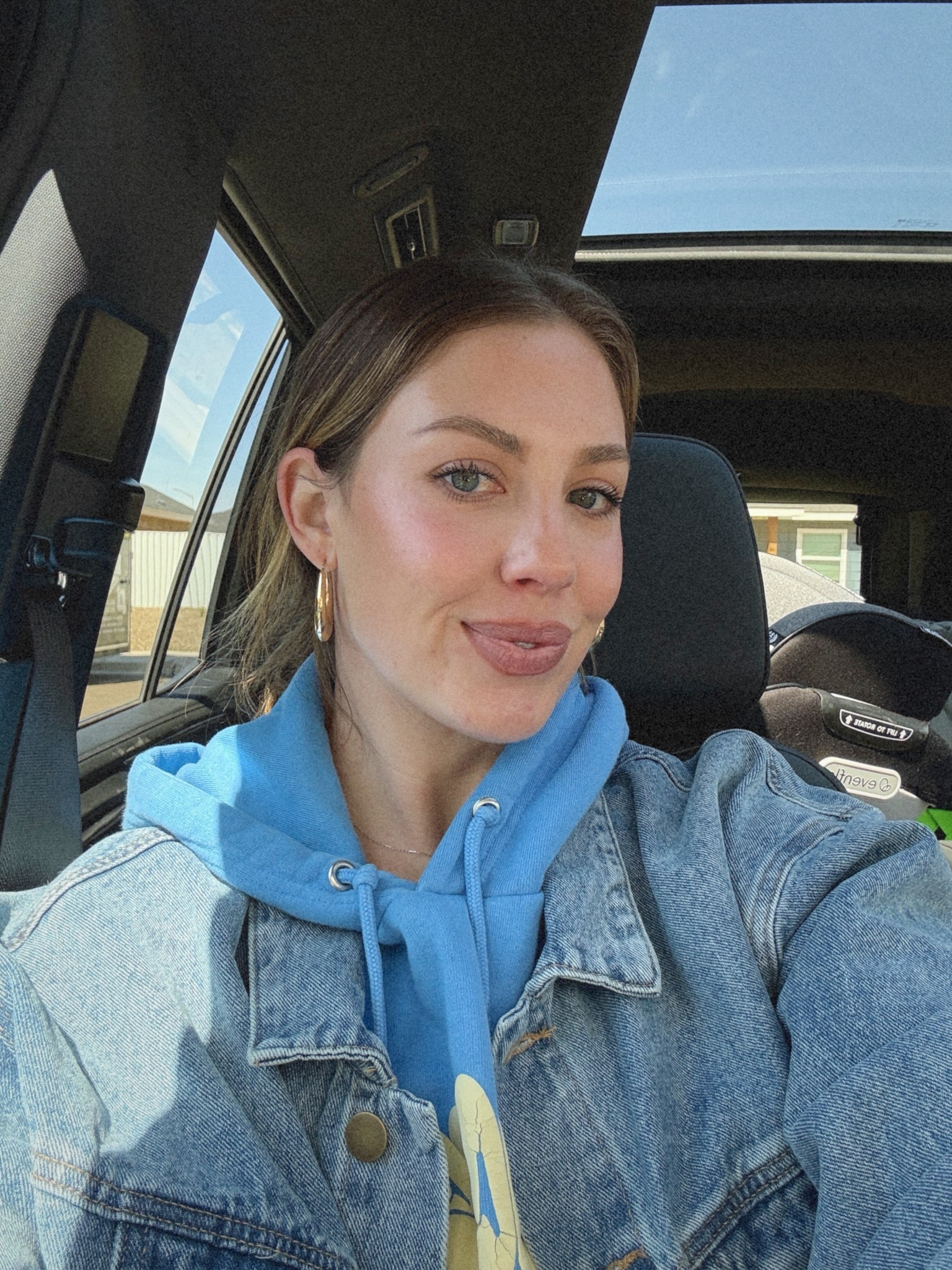 Lip liner is : saddle 
Dibs lip is: blueberry ice 
Kosas concealer is the pink shade!