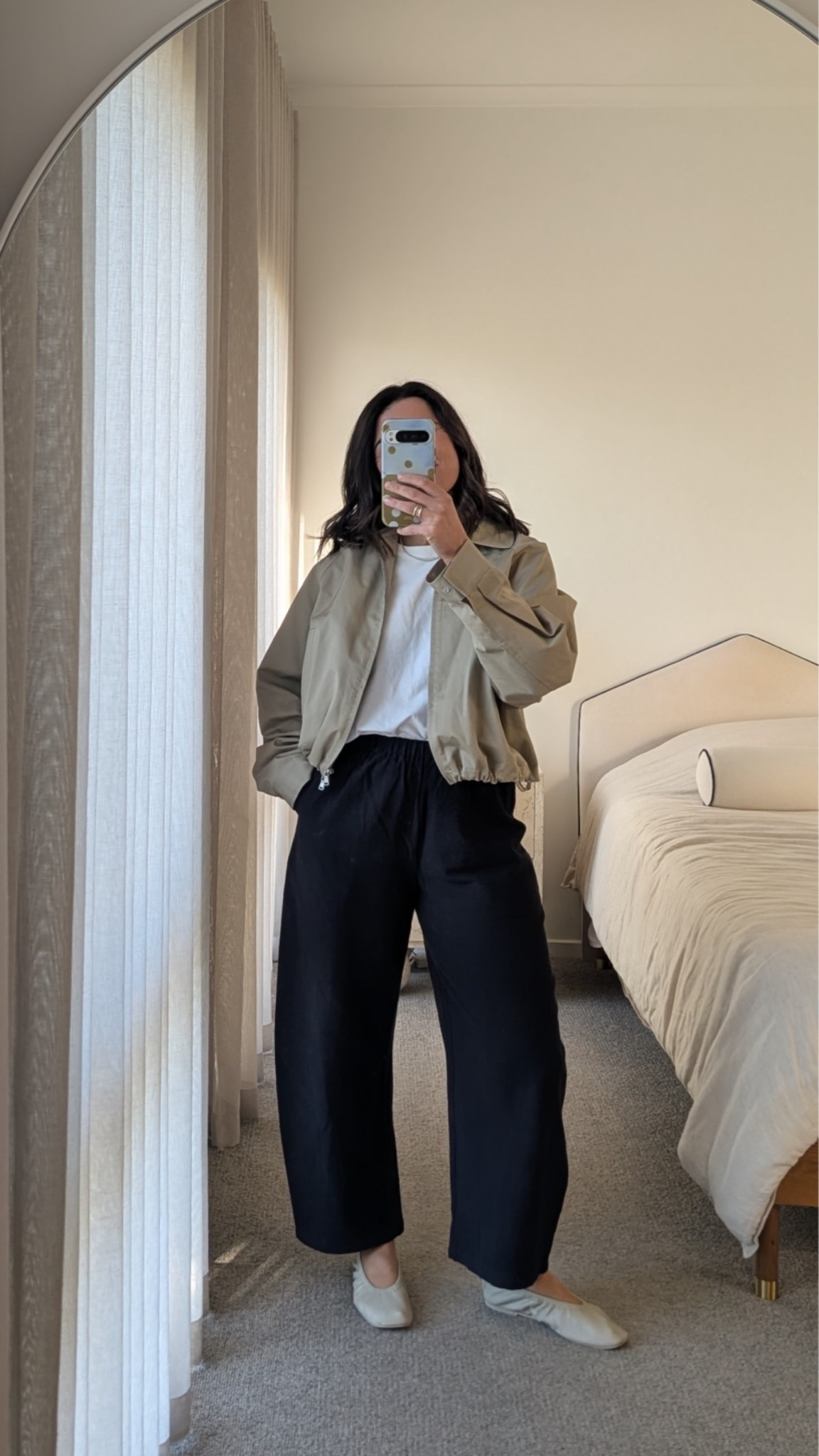 A spring outfit combo that will be on repeat.

Bomber, cropped barrel, plain tee and a ballet