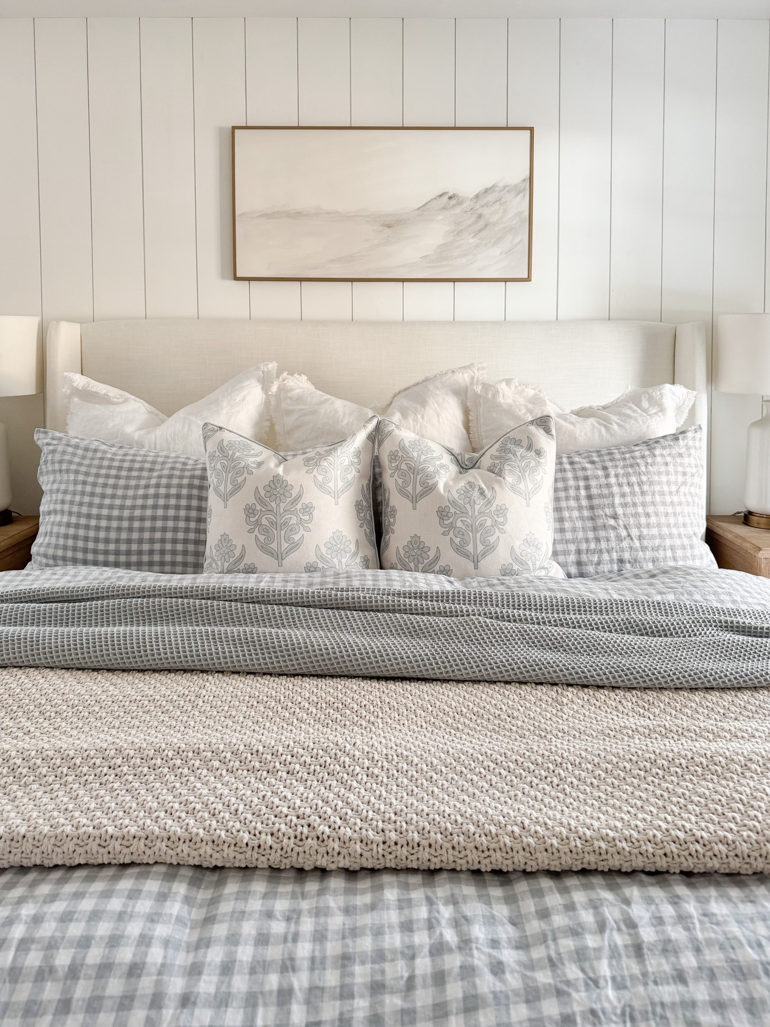 Coastal Bedroom Design

Home Home design  Modern home  Home decor  Bedroom design  Bedroom inspo  Bedroom finds  Bed Decor  

Upholstered bed, vintage bench, pottery barn bedding, wall art, nightstand 

#LTKHome