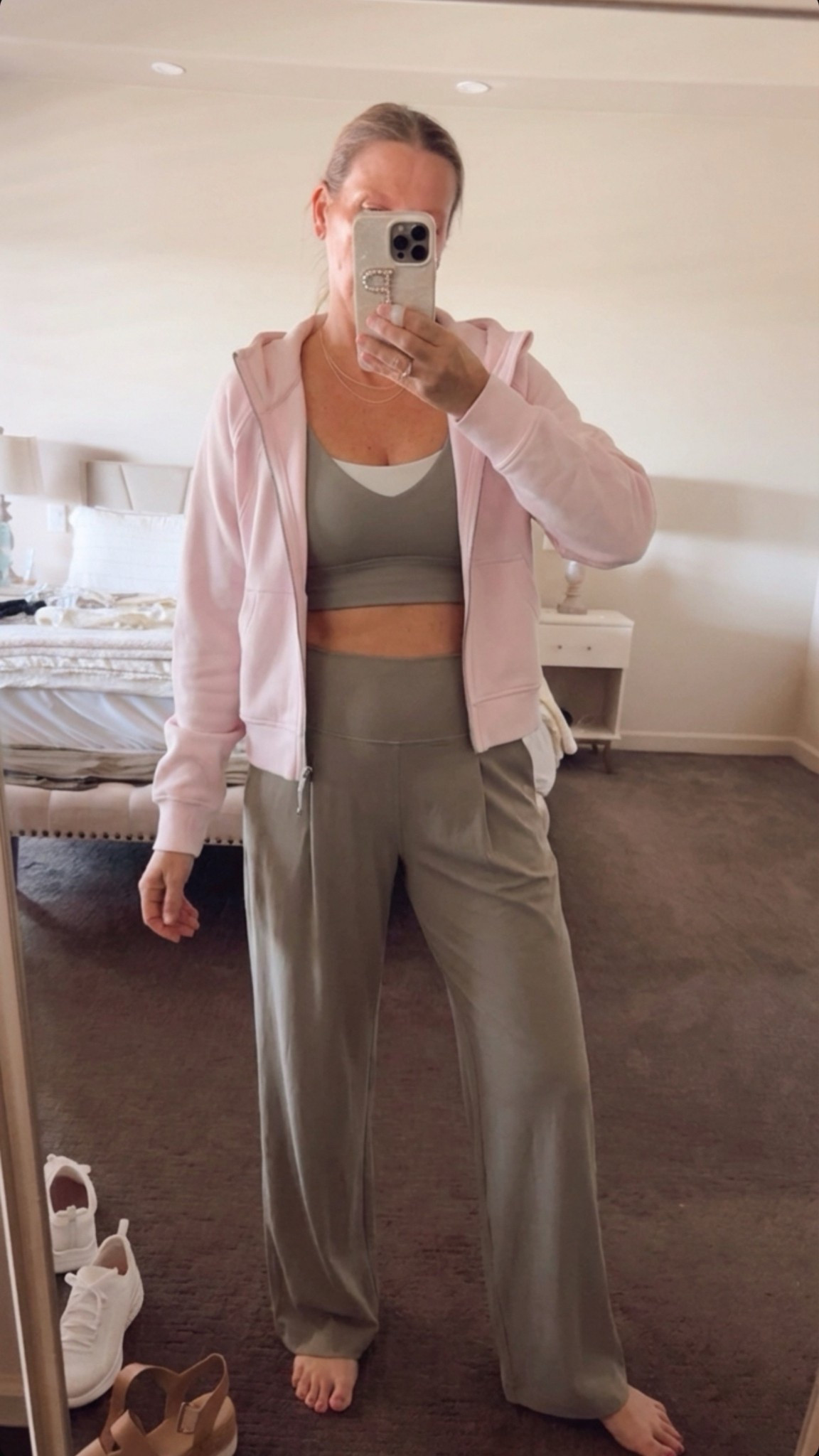 Casual Lulu outfitt

#LTKOver40 #LTKootd #LTKActive