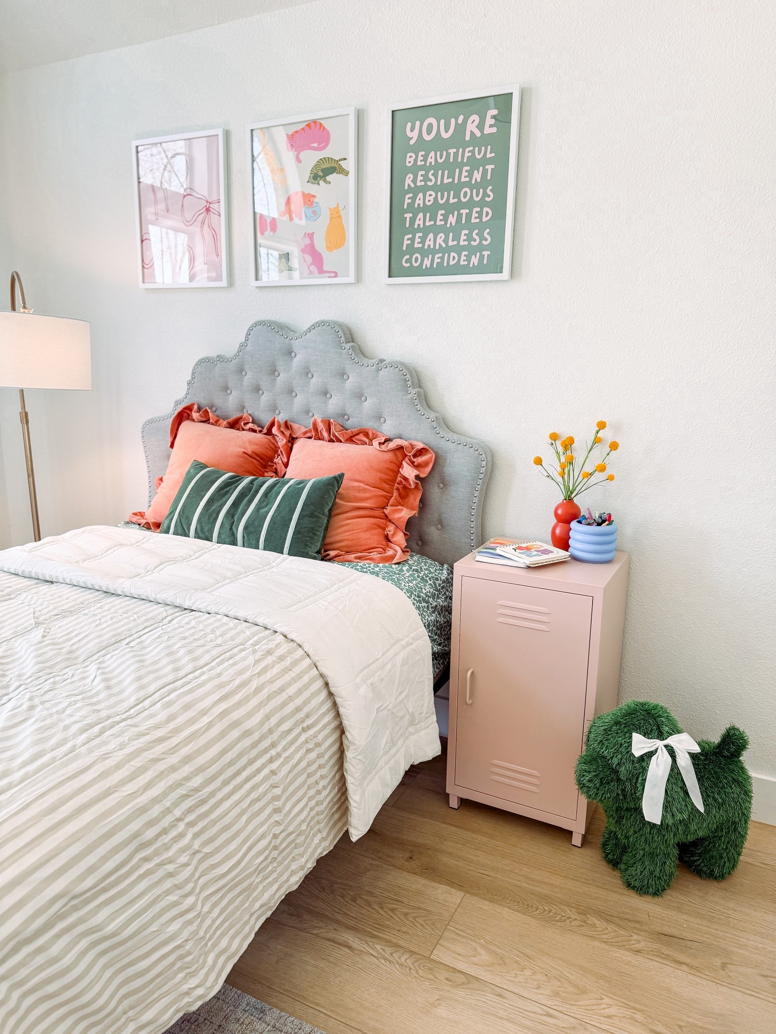 Colorful girls room- so fun but still tasteful 💗