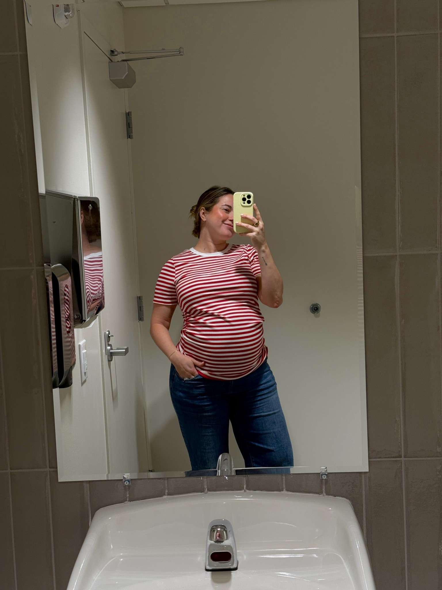 Bumpin’ around the office - love this new tshirt I got in from Gap; wearing a large 

#LTKootd #LTKBump #LTKWorkwear