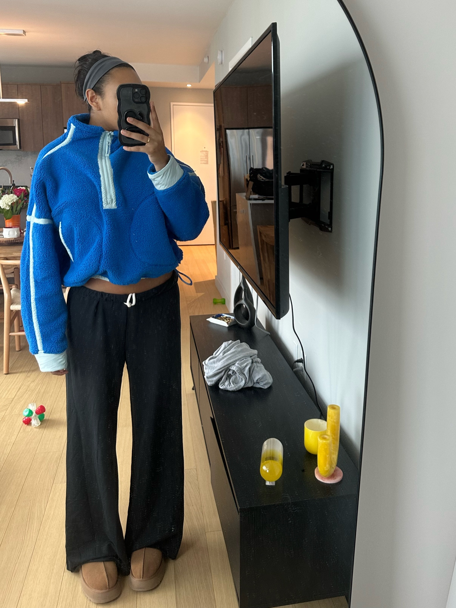 Comfy sweatpants 

#LTKGiftGuide #LTKsalealert #LTKfindsunder100