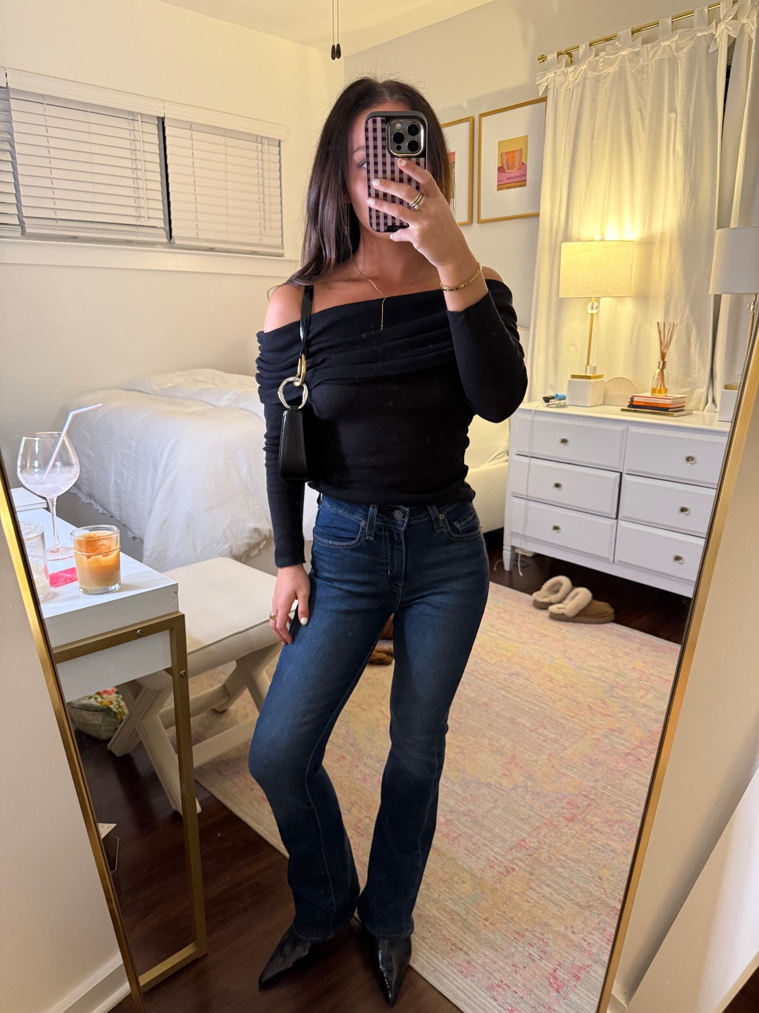 Obsessed with these jeans, the perfect jeans to wear with boots! Fit perfect, wearing a size 23 for reference. Jeans and top are Zara but tagged similar!

#LTKootd #LTKPetite #LTKFindsUnder100