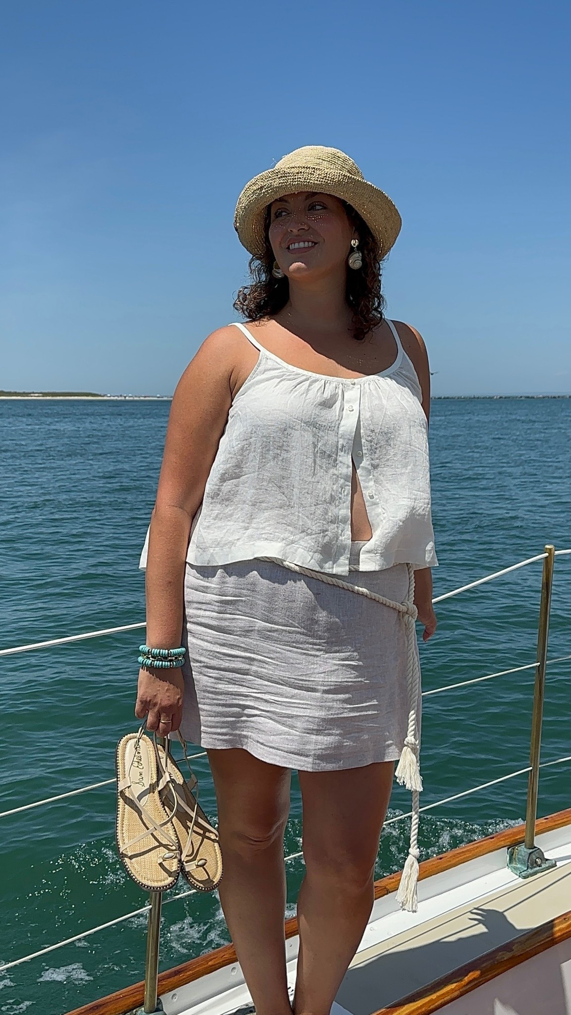 nantucket ootd | code “kristinaz20” to save on sandals 

#LTKSeasonal #LTKFindsUnder100 #LTKMidsize