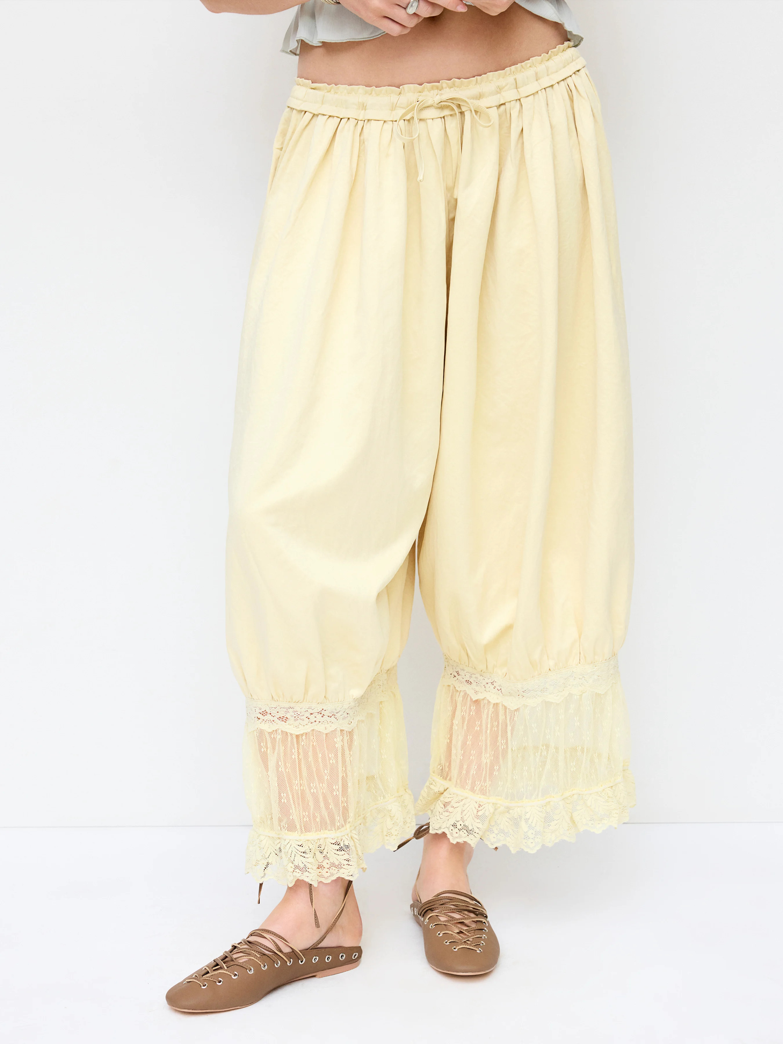 Mid Rise Lace Patched Drawstring Cropped Bloomer Pants | Cider