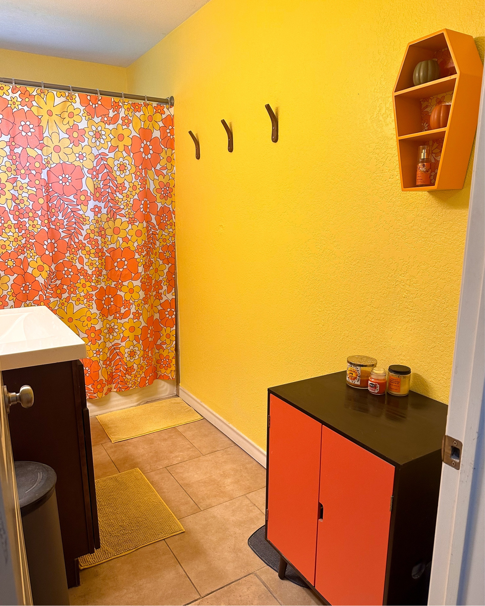 Flower power bathroom refresh 🌼

It’s amazing what a coat of paint and some accessories can do! Paint is “Roasted Corn” by Behr, and everything else is attached!

#LTKhome #LTKfindsunder50