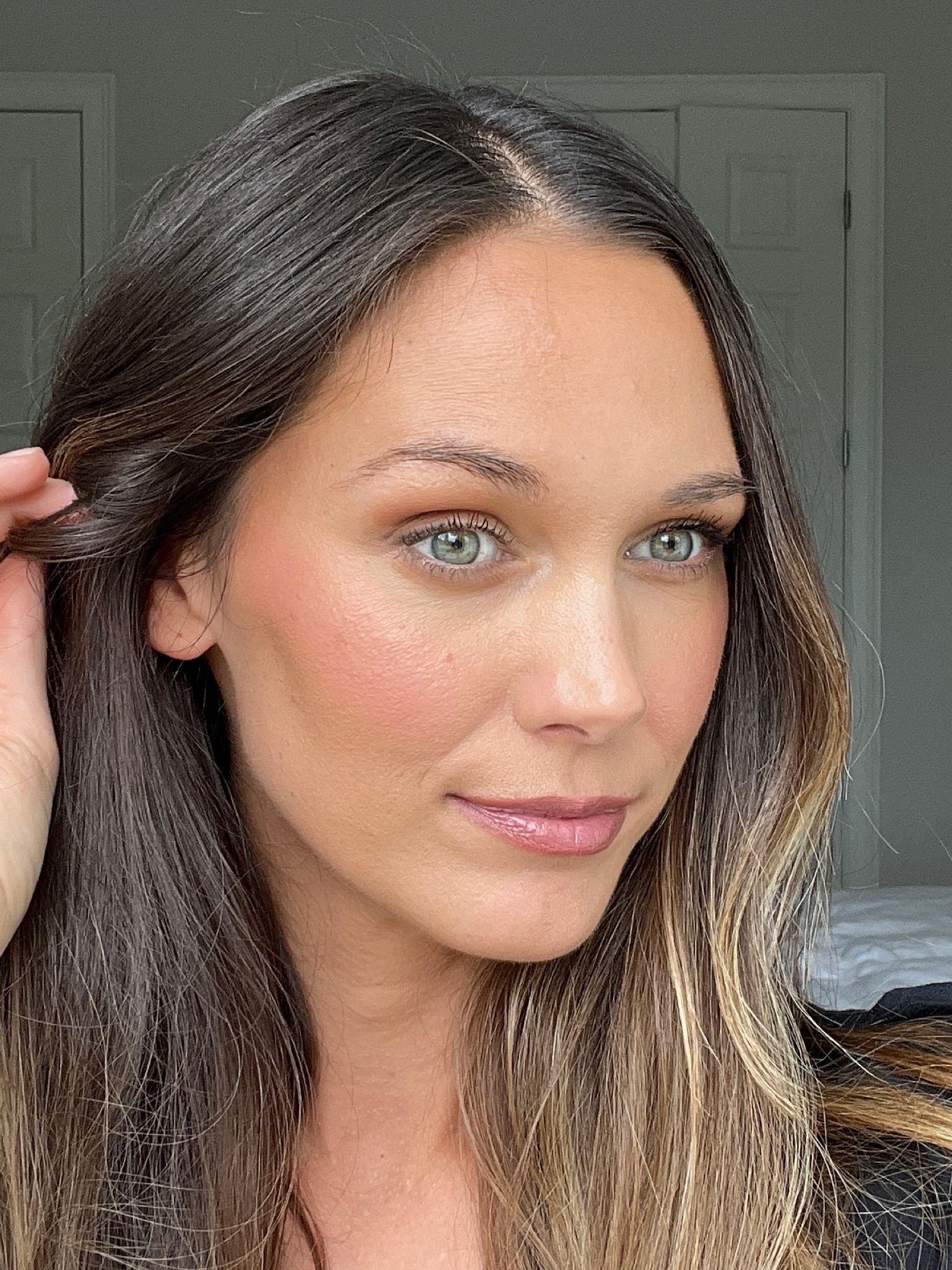 Foundation shade medium warm 32
Duo bronzer and blush shade 5.5 