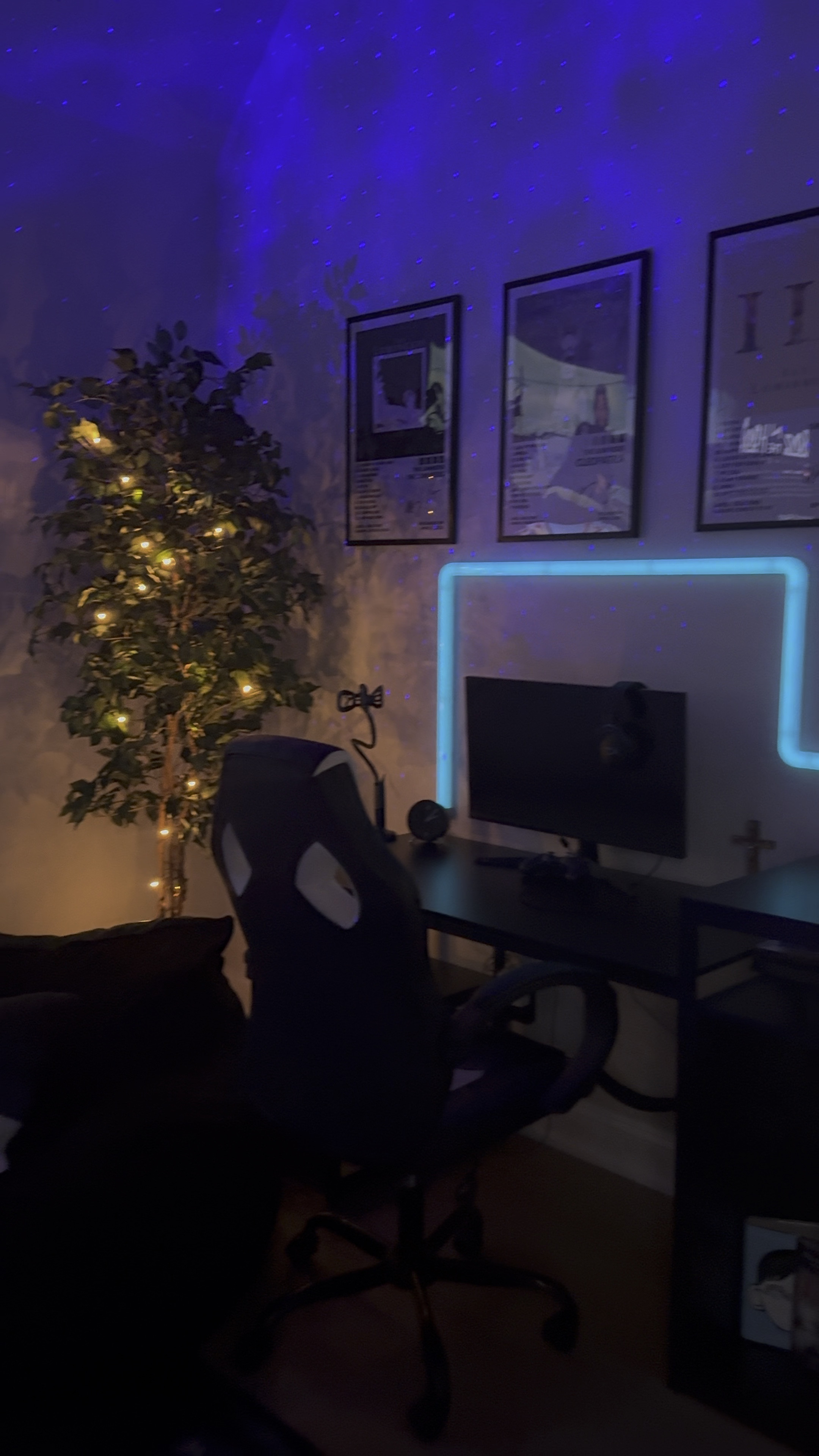 Teen Bedroom Decor Idea! 
Dark, moody gaming bedroom. 
#ledlighting #teenbedroom #bedroomdecor #gamingroom #gaming #teendecor

#LTKHome