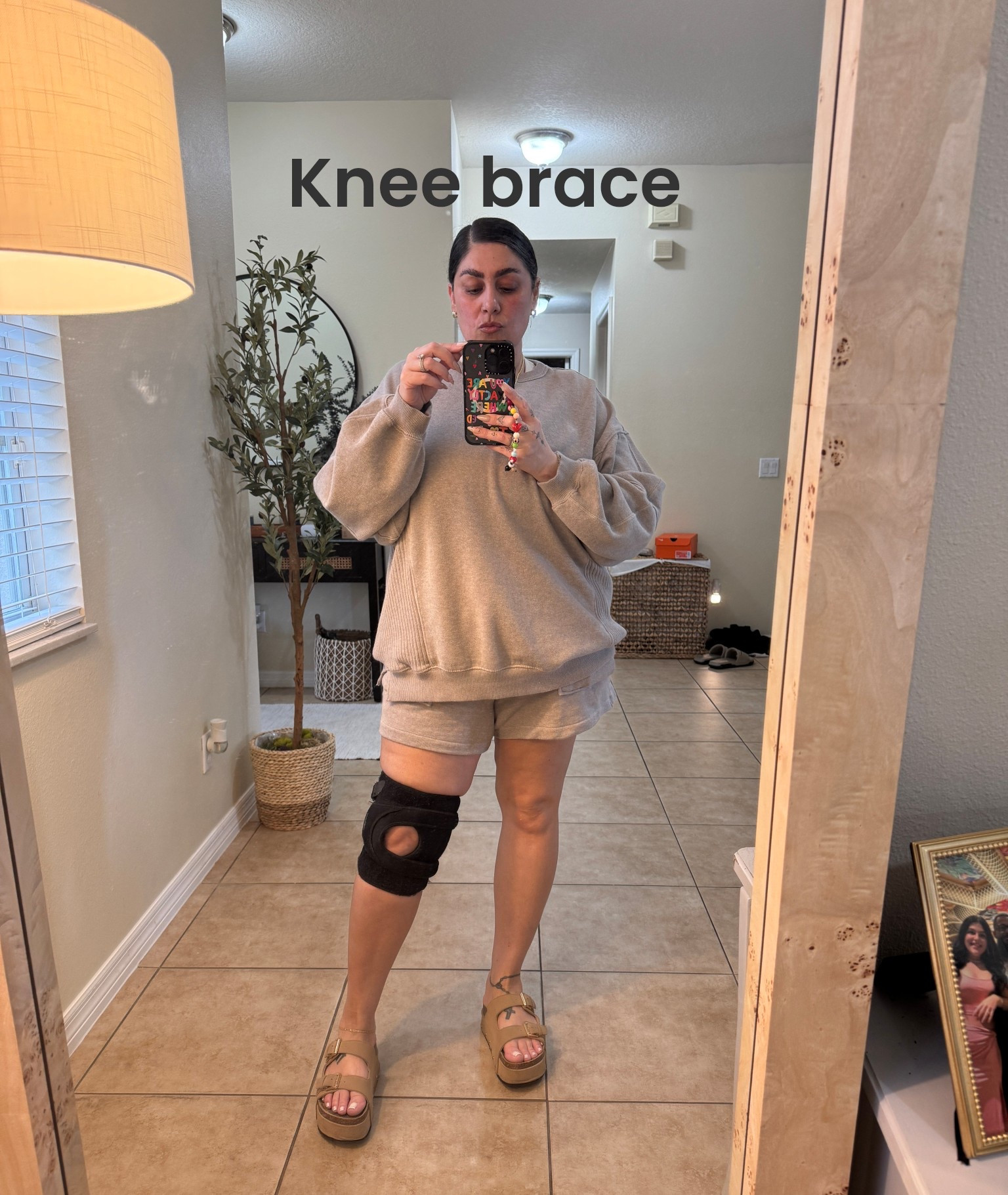 Knee brace 