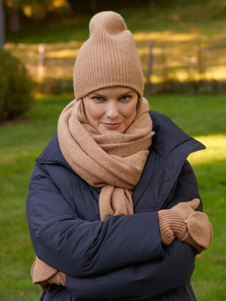 Cashmere Plush Rib Beanie | White and Warren